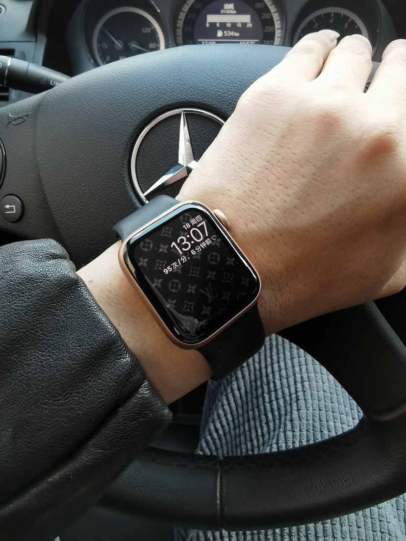 苹果Watch6手表 各种佩戴效果