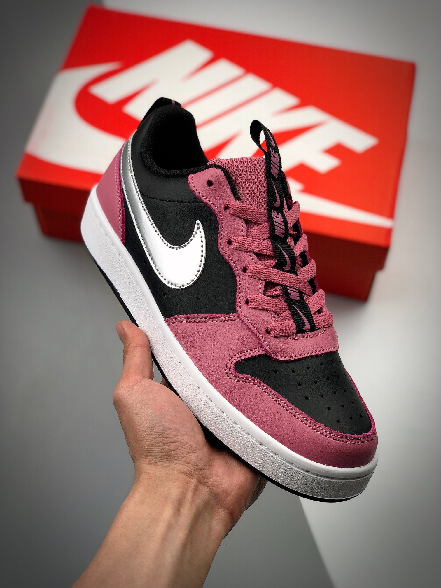 NK Court Borough Low 2 negro y rosa, versión exclusiva de piel de primera capa, suela exclusiva con molde privado de da…