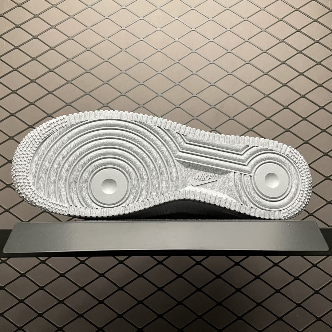 240 NK Air Force 1 空军一号低帮休闲运动板鞋 CN6403-105