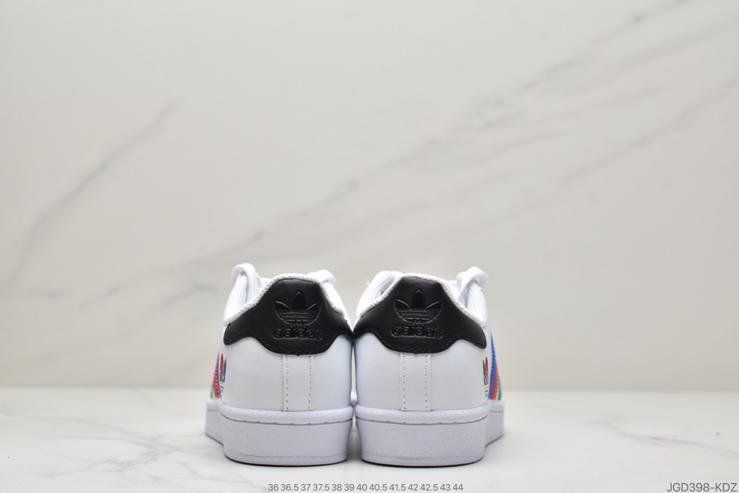 180 阿迪达斯Adidas三叶草 Originals Superstar”White/Red/Blue/Green”贝壳头经典百搭休闲运动板鞋“皮革白多色重叠三叶草刺绣LOGO”FU9521