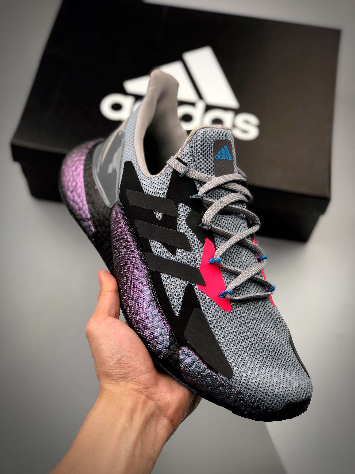 AD Boost X9000L4 Diseño general con gran sensación de velocidad Lanzamiento real fotografiado La parte superior está he…