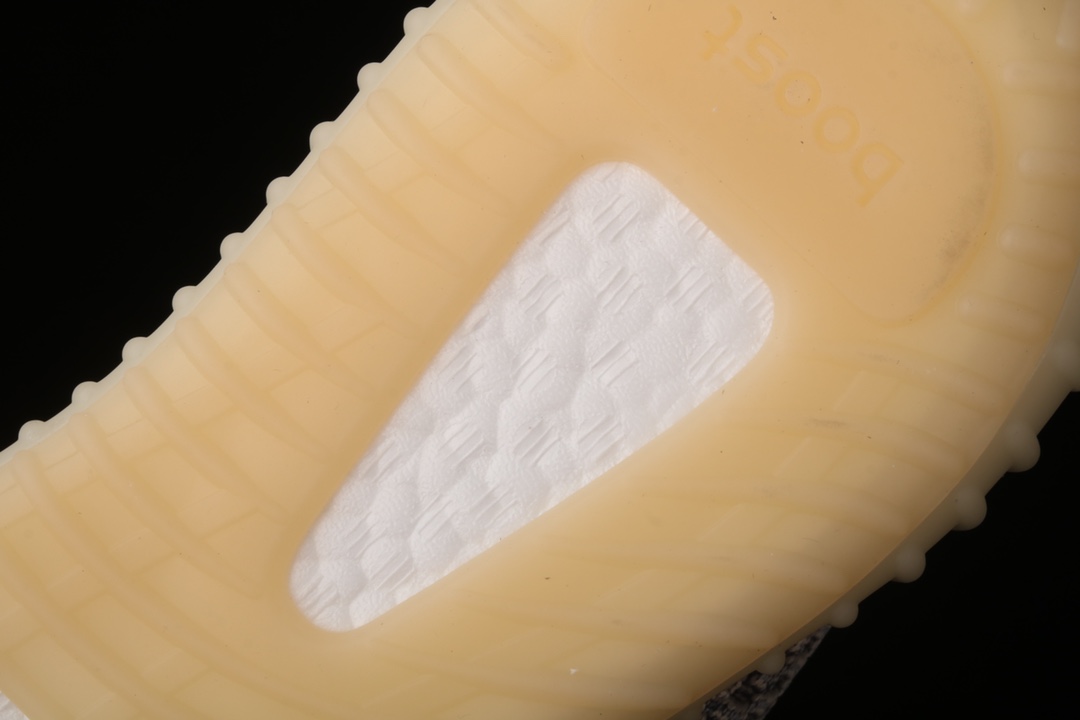 💰150真标💰180公司级💰260纯原版
Ad Yeezy 350 Boost V2 "Ash Pear" GY7658 阿迪达斯椰子350二代 全新镂空灰珍珠配色
尺码:36 36.5 37 38 38.5 39 40 40.5 41 42 42.5 43 44 44.5 45 46.5