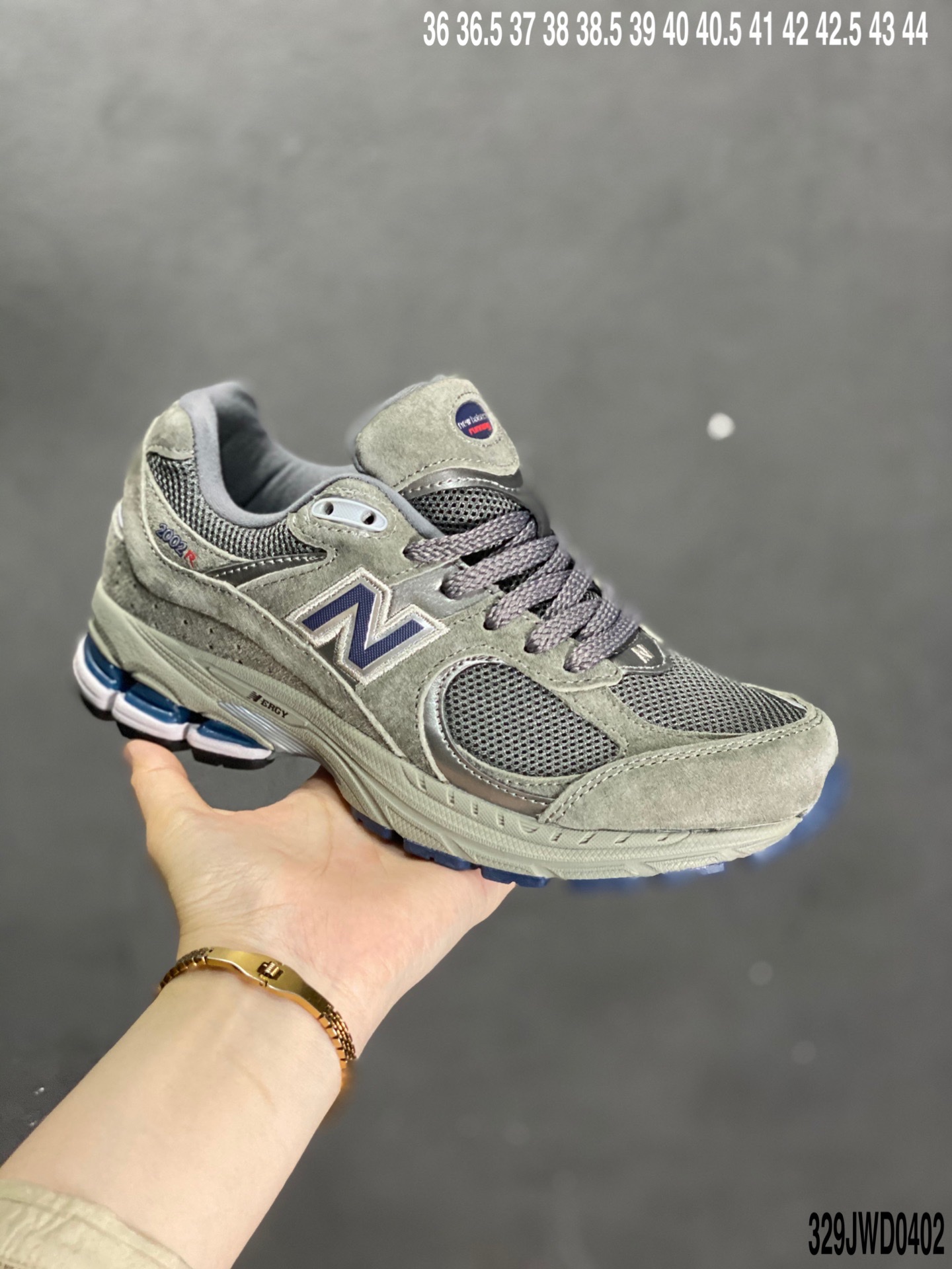 180.新百伦 NEW NB2002 复古运动鞋 WL2002RA首发专治各种不帅 非常合适穿搭 鞋身轻便 舒适性相当不错 #原厂代工 正单规格生产 头层小牛皮 橡胶大底 出口外贸订单 鞋子细节几乎和正品一模一样 上身随意搭配 百看不厌  ML2002R尺码：36 37 37.5 38 38.5 39.5 40 40.5 41.5 42 42.5 43 44 .ID:329JWD0402