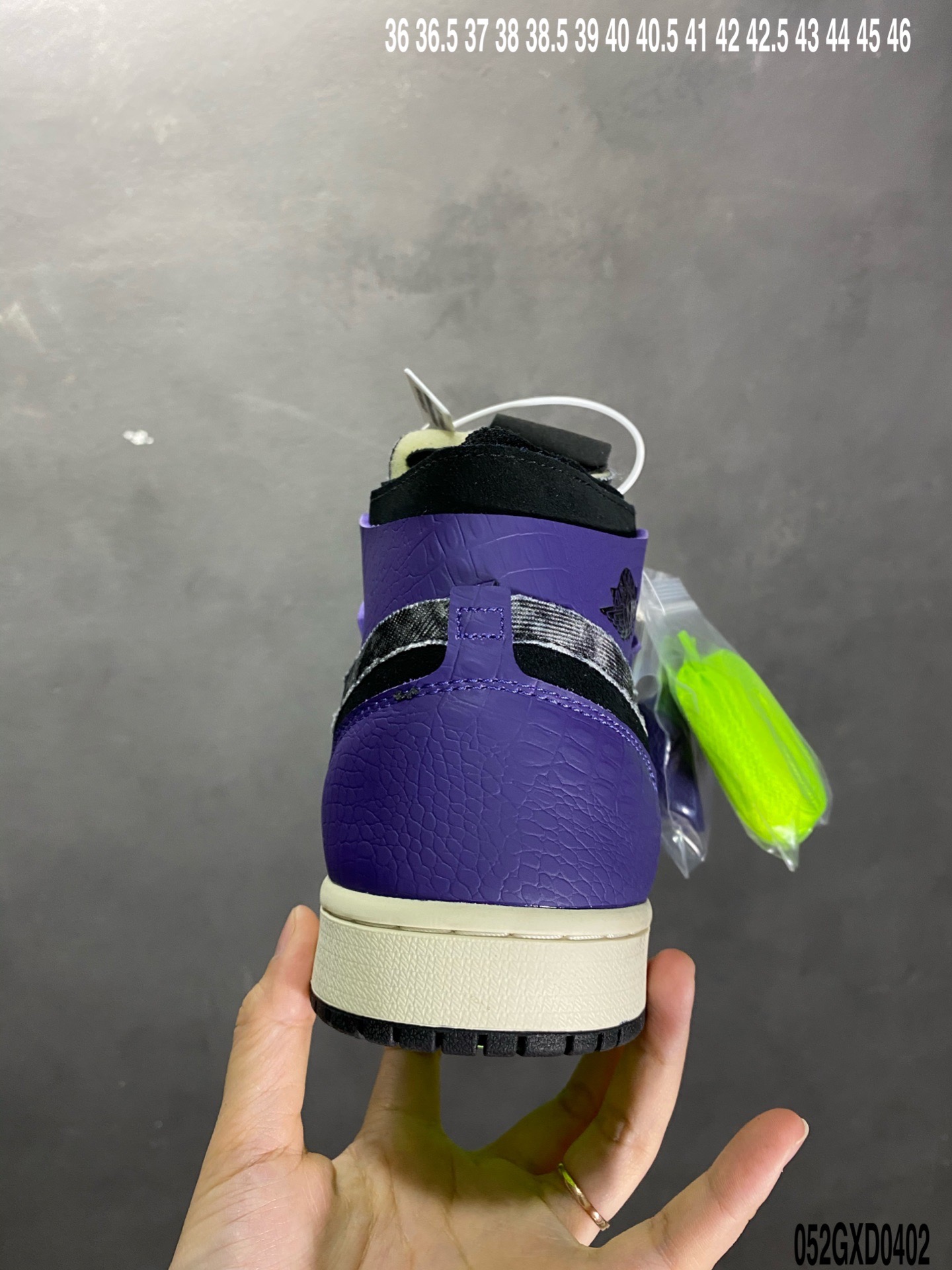 270.乔丹/Air JordanAJ1 aj1 乔丹1代 乔1 乔丹1代中帮系列 LPL x Air Jordan 1 Zoom Comfort“Iridescent”  DD1453-001
