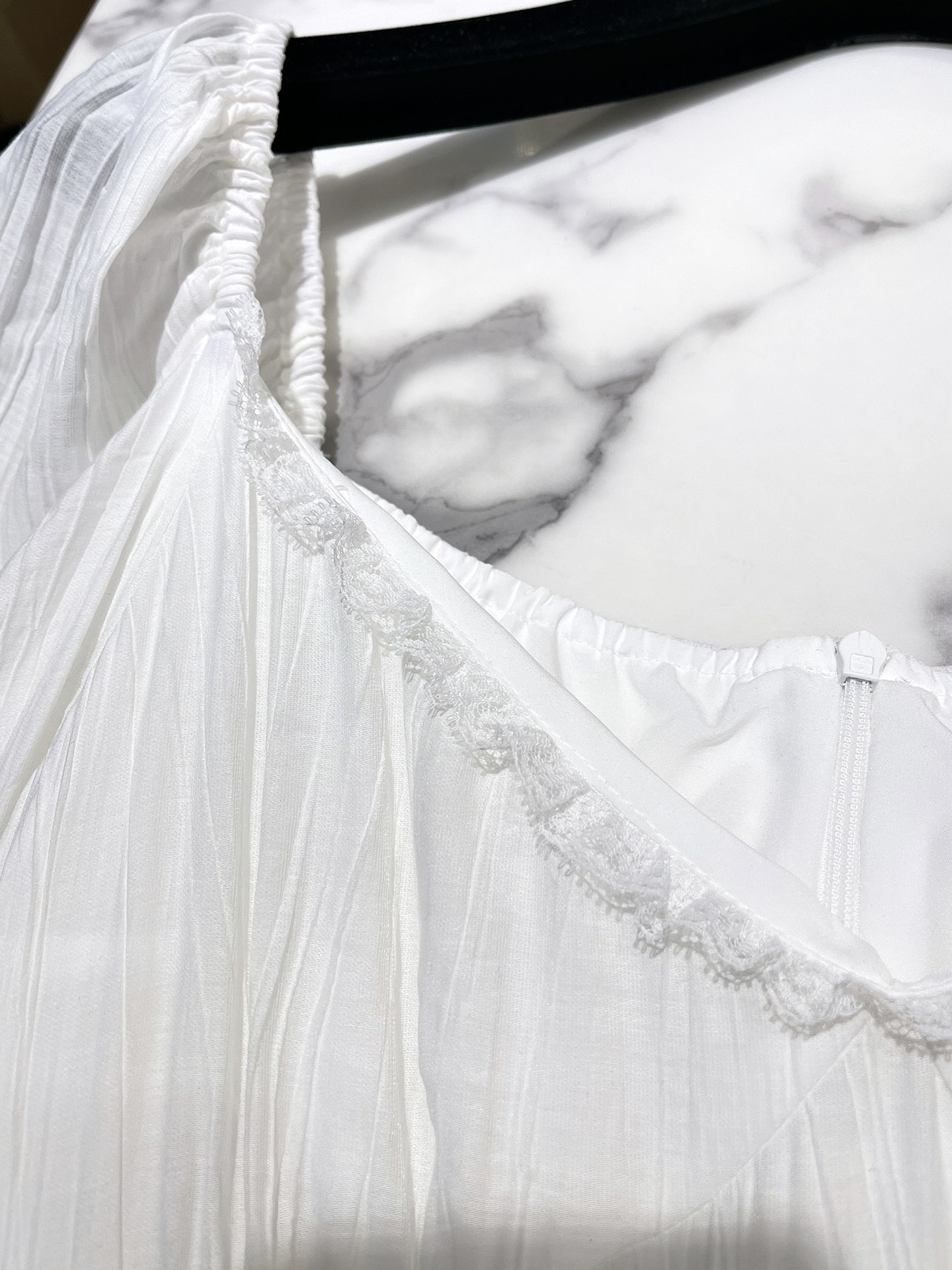 P690 One-Size-Fits-All Dress: Sweet Design with Retro Details in Precious White - 图片 4