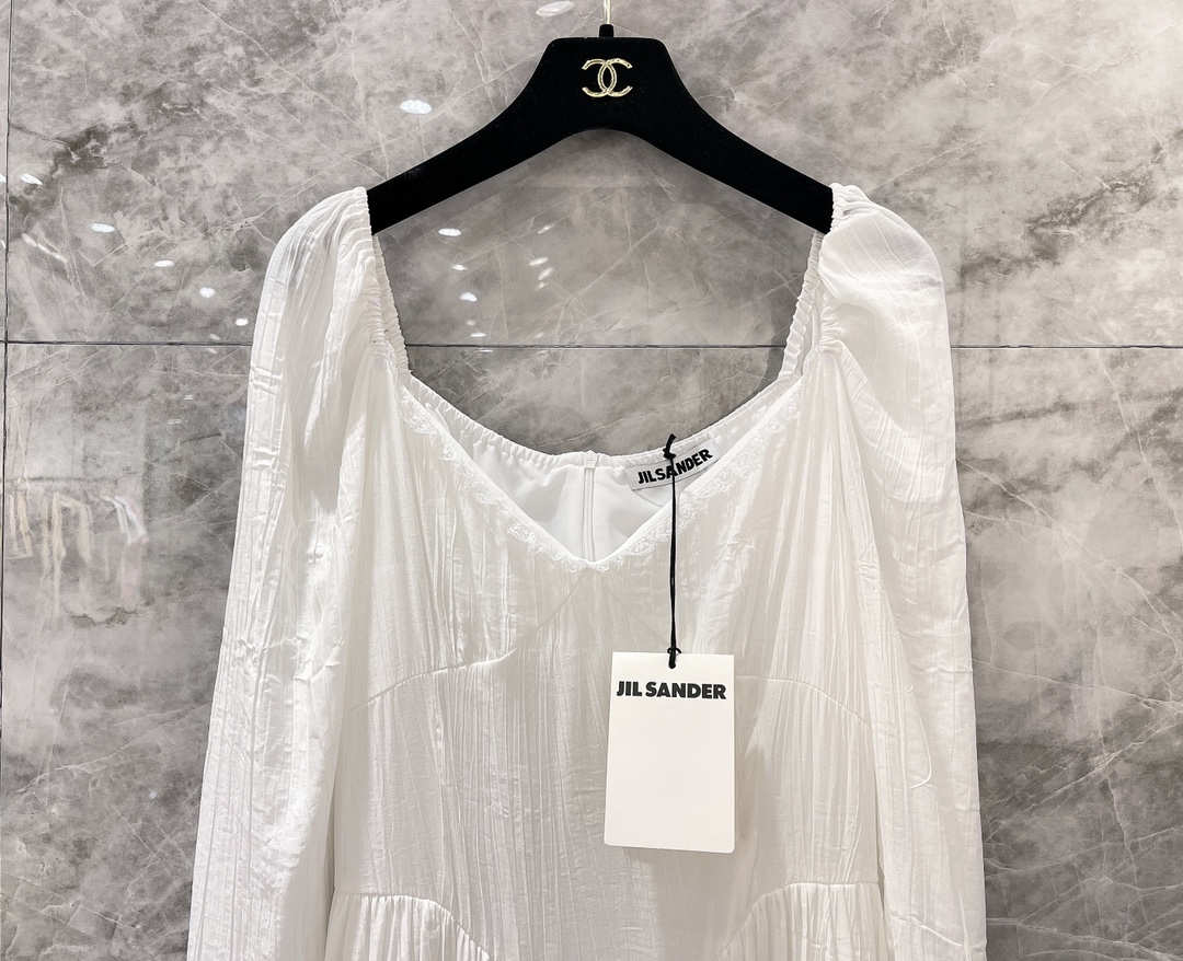 P690 One-Size-Fits-All Dress: Sweet Design with Retro Details in Precious White - 图片 3