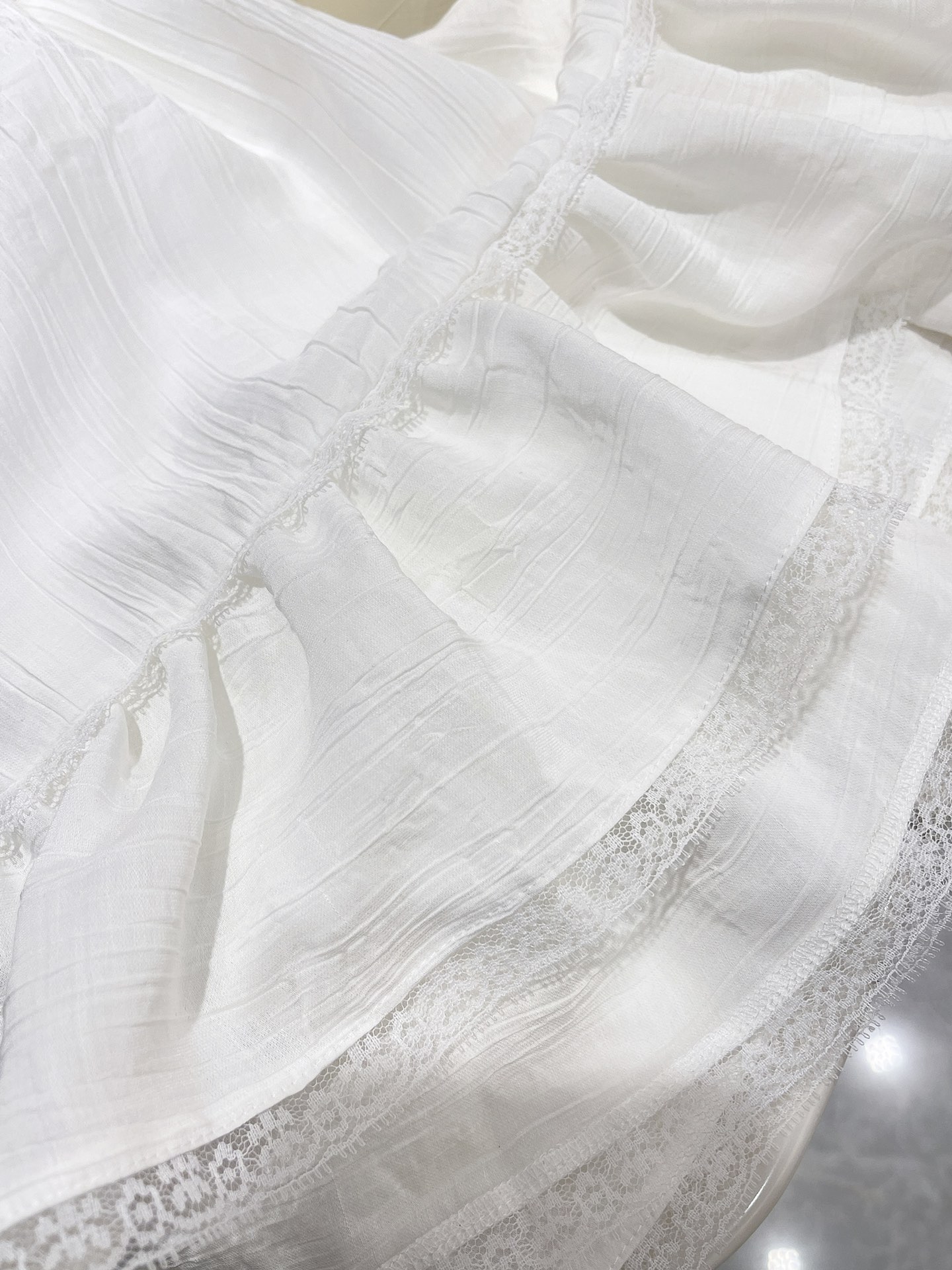 P690 One-Size-Fits-All Dress: Sweet Design with Retro Details in Precious White - 图片 7