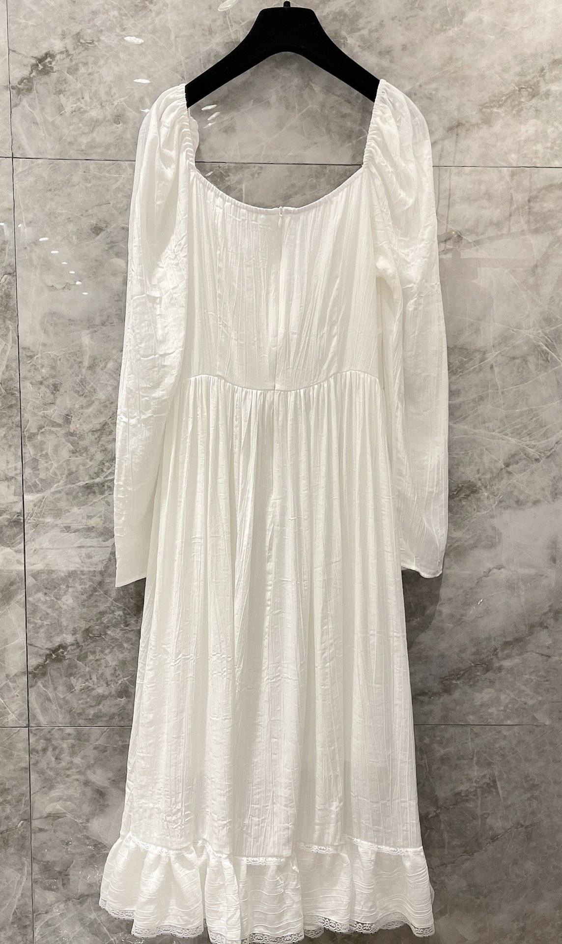 P690 One-Size-Fits-All Dress: Sweet Design with Retro Details in Precious White - 图片 2