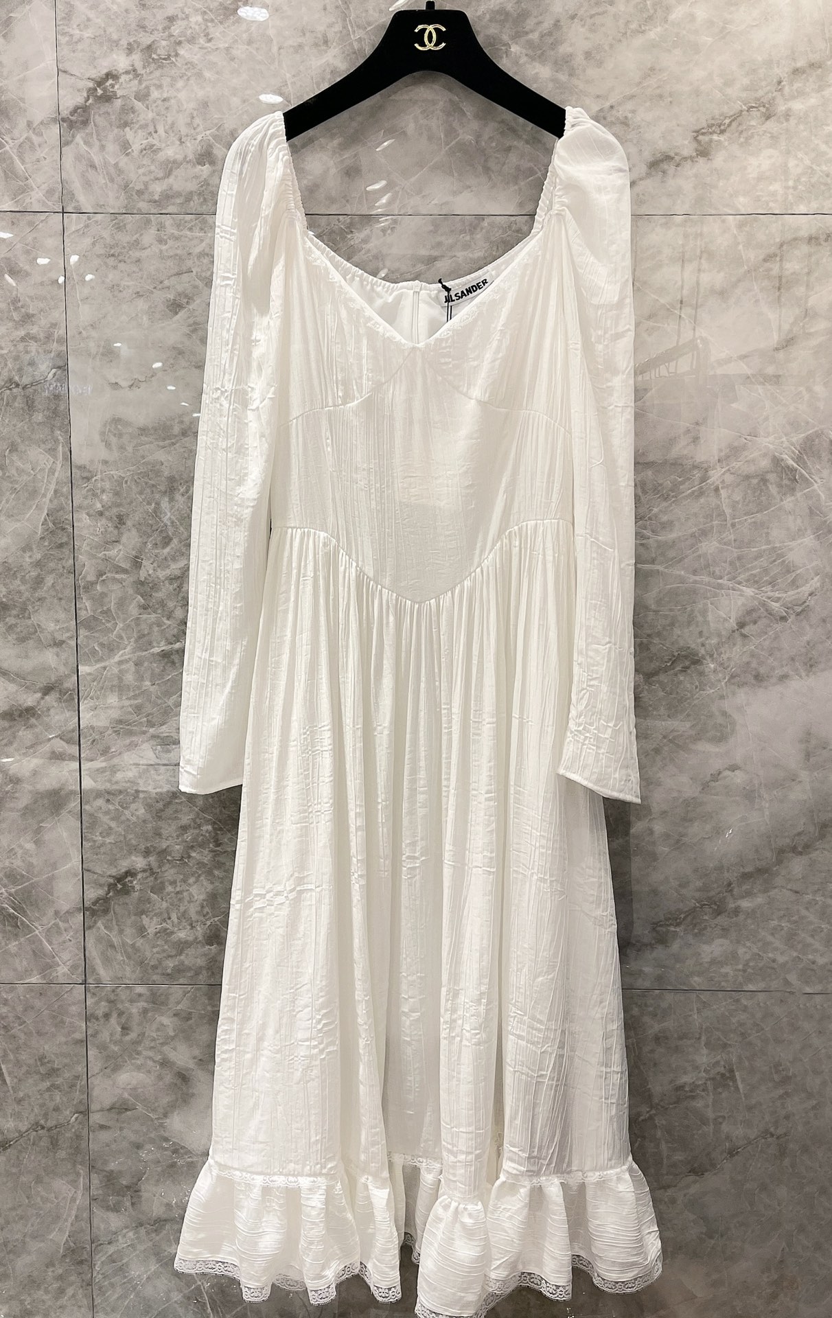 P690 One-Size-Fits-All Dress: Sweet Design with Retro Details in Precious White - 图片 1