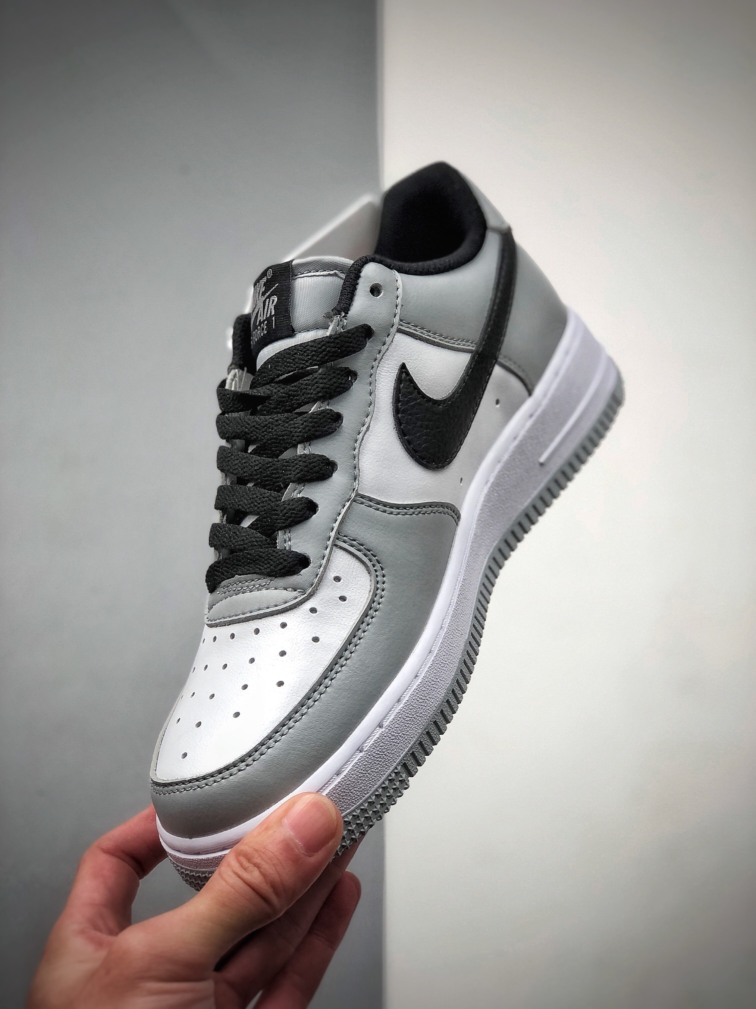 240 NIKE FORCE空军一号运动休闲板鞋 CN6403-105