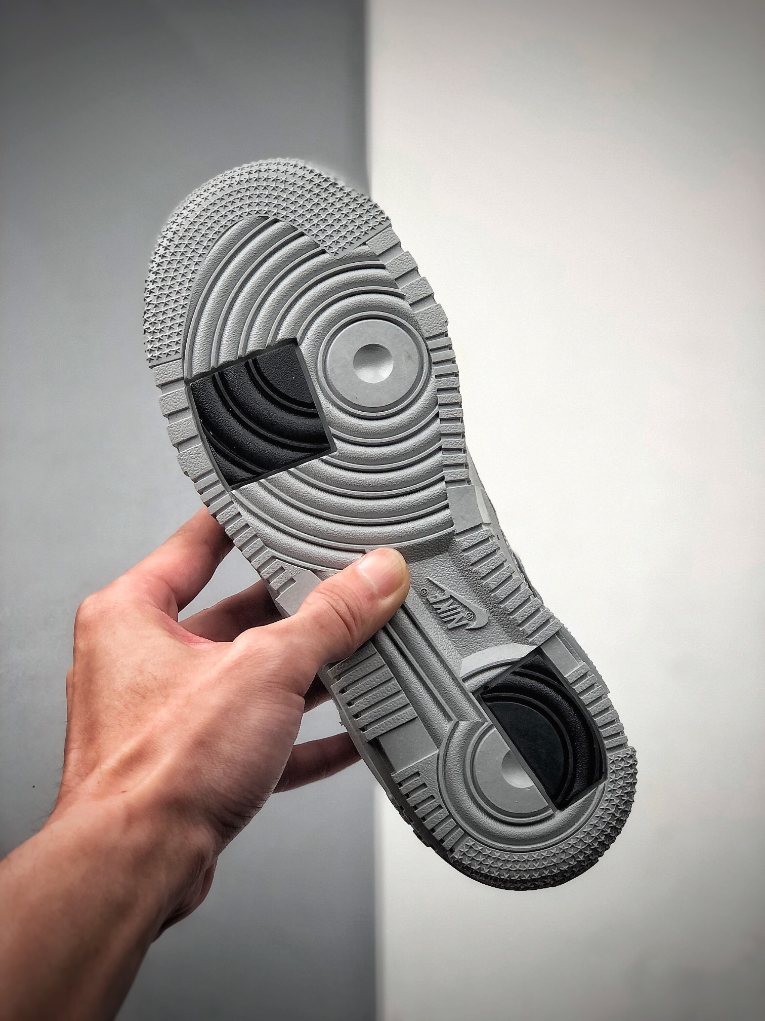 200 NIKE FORCE空军一号运动休闲板鞋 CV8481-102