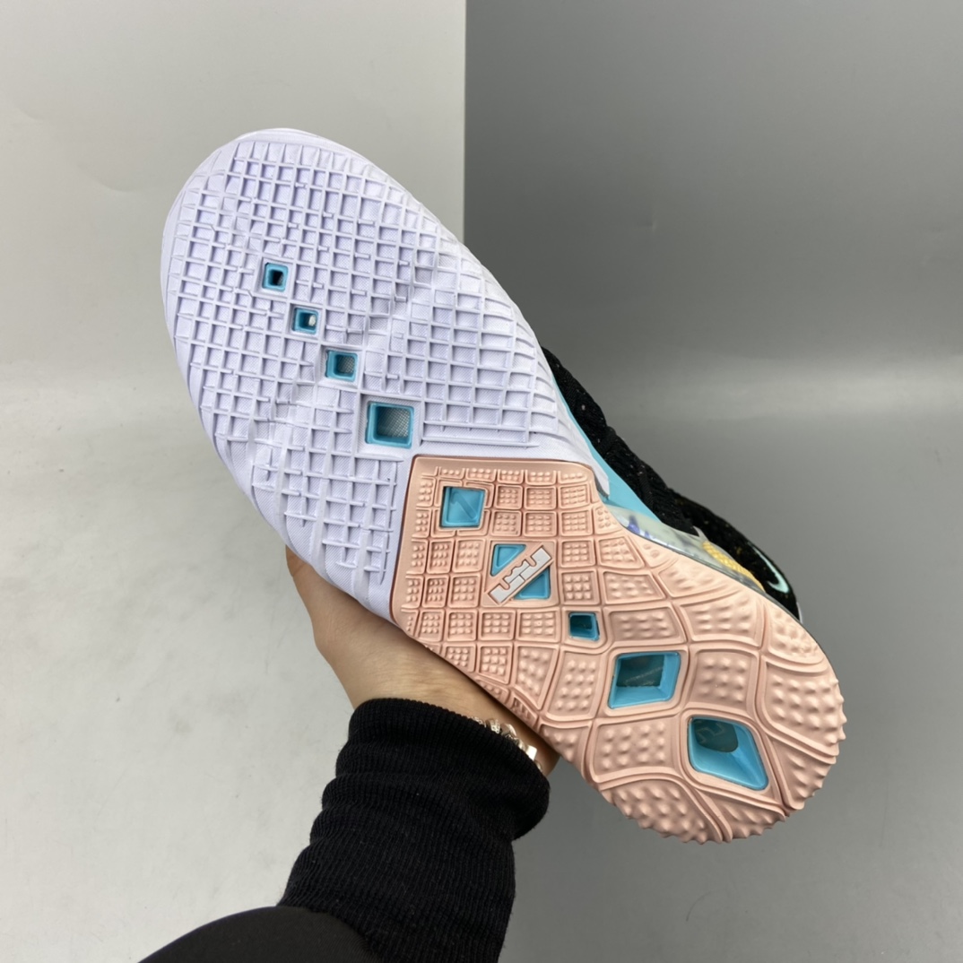 260 Nike LeBron 18 Reflections EP 詹姆斯18代男子篮球鞋 黑面青花纹 DB7644-003