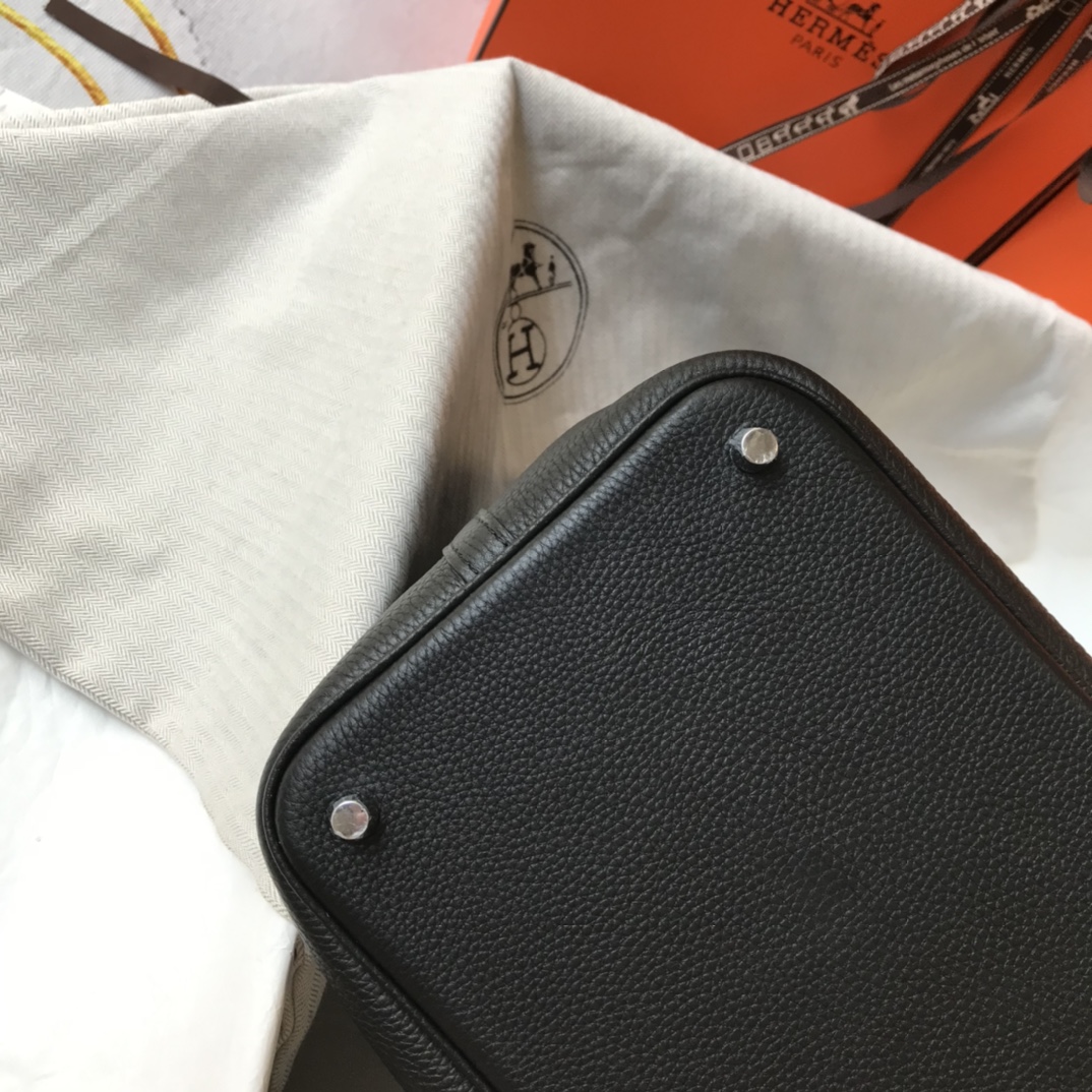 Hermès Bag Collection crafted with premium materials and signature 4