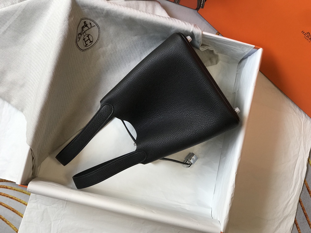 Hermès Bag Collection crafted with premium materials and signature 5