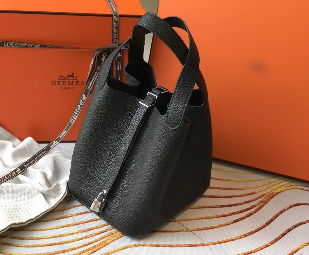 Hermès Bag Collection crafted with premium materials and signature 2