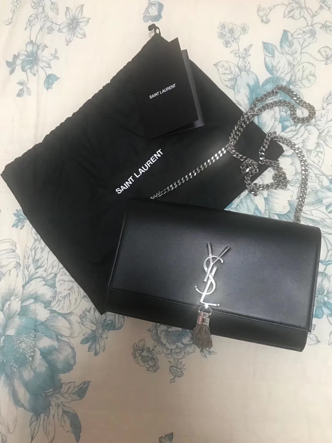 YSL 𝑲𝒂𝒕𝒆 𝟮𝟰𝒄𝒎 平纹经典款斜挎链条包 354119黑色/银扣
