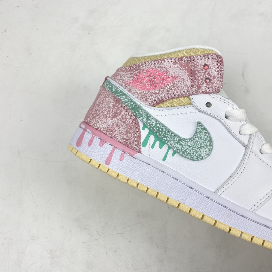 240 Air Jordan 1 Mid AJ1 乔1 中帮百搭休闲运动板鞋 DD1666-100