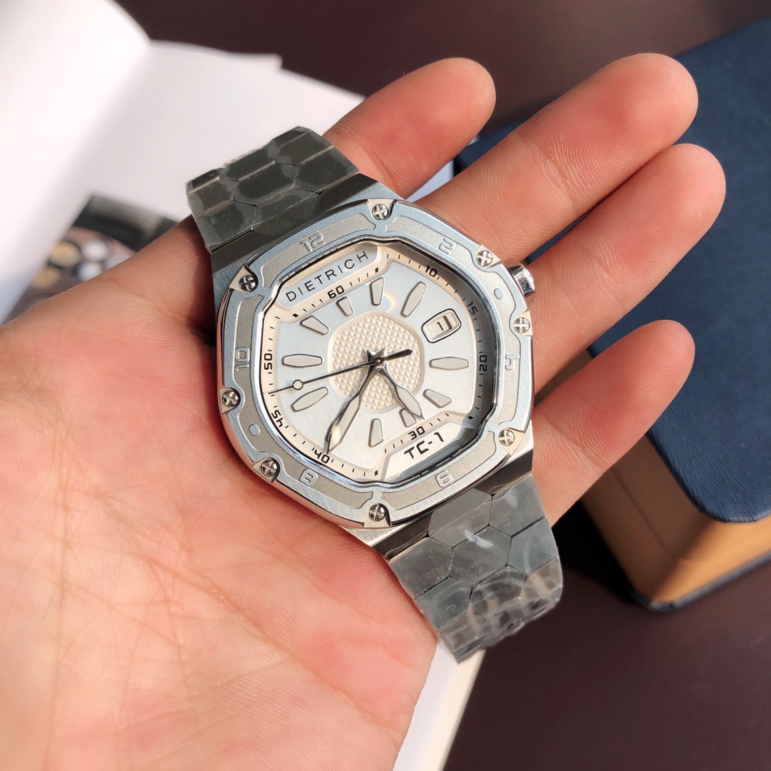 Authentic German Dietrich Titrivie TC-1 Wristwatch Sale: Recycled Luxury with Super Nightlight - 图片 2