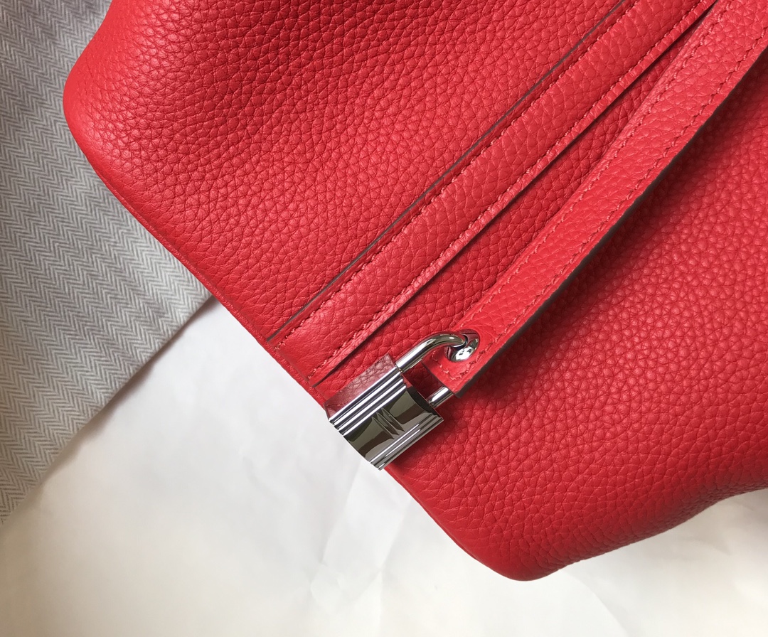 Hermès Luxury Designer Handbag Shoulder Crossbody Bag crafted in premium 7