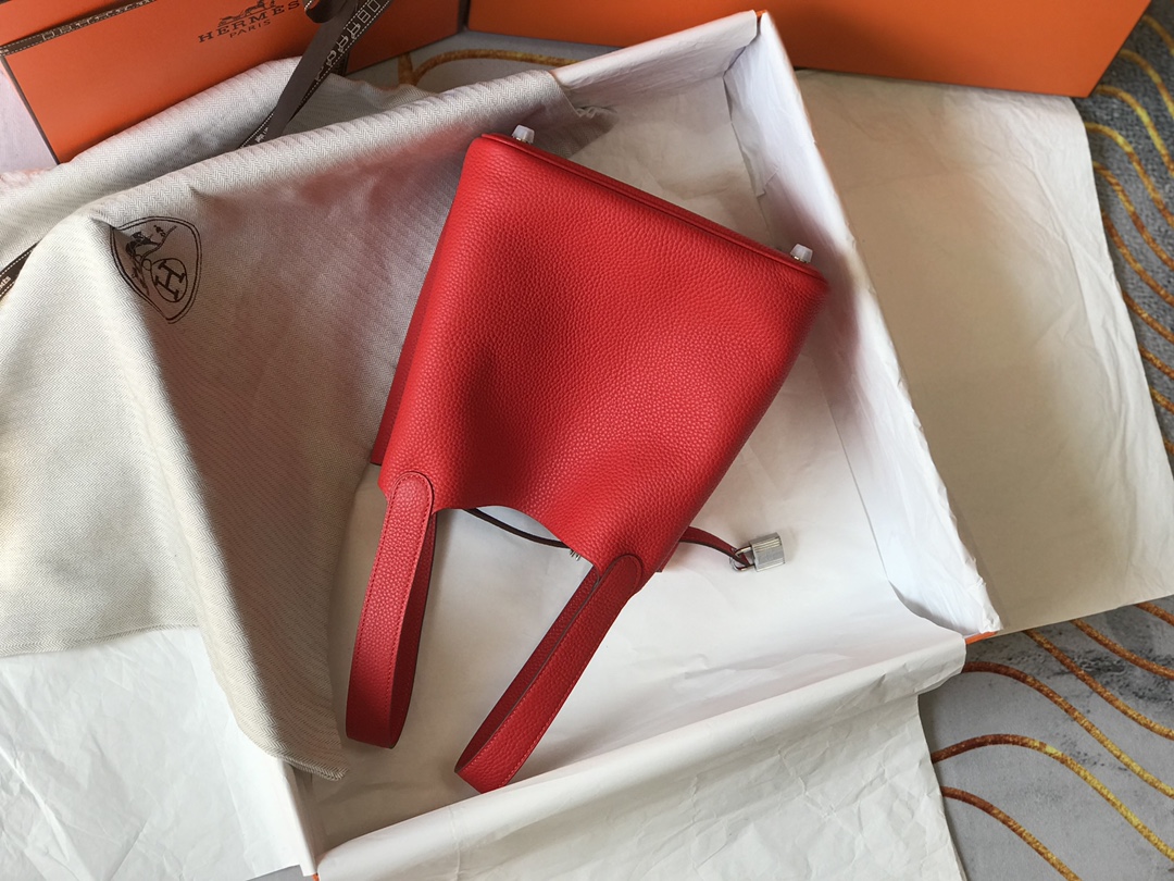 Hermès Luxury Designer Handbag Shoulder Crossbody Bag crafted in premium 3
