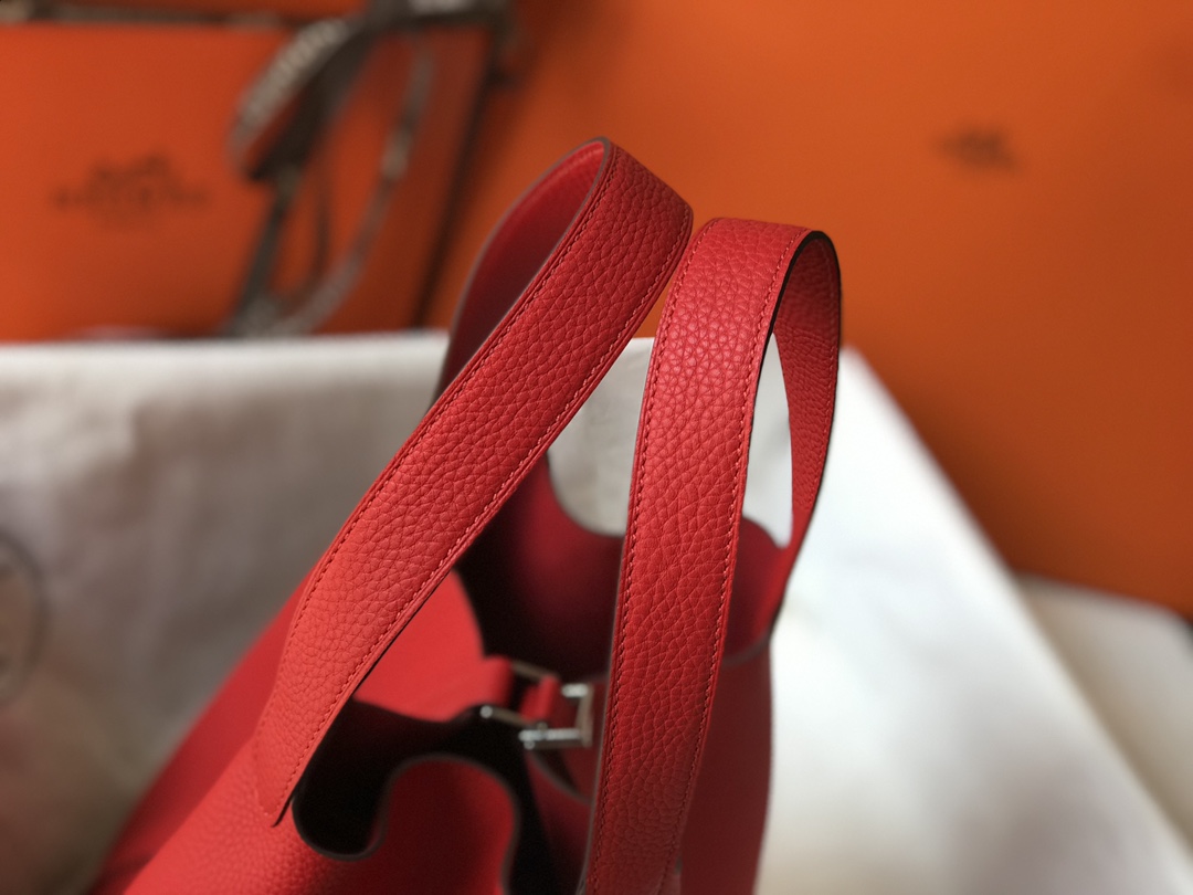 Hermès Luxury Designer Handbag Shoulder Crossbody Bag crafted in premium 5