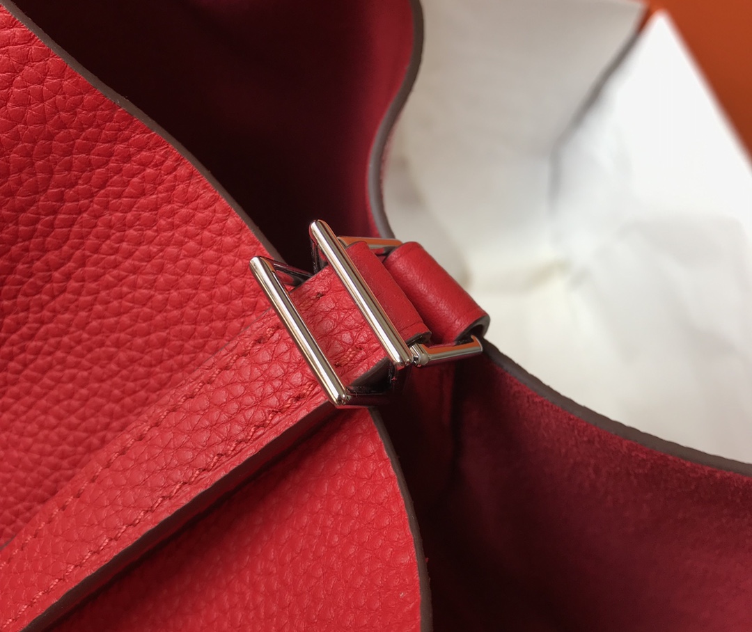 Hermès Luxury Designer Handbag Shoulder Crossbody Bag crafted in premium 6