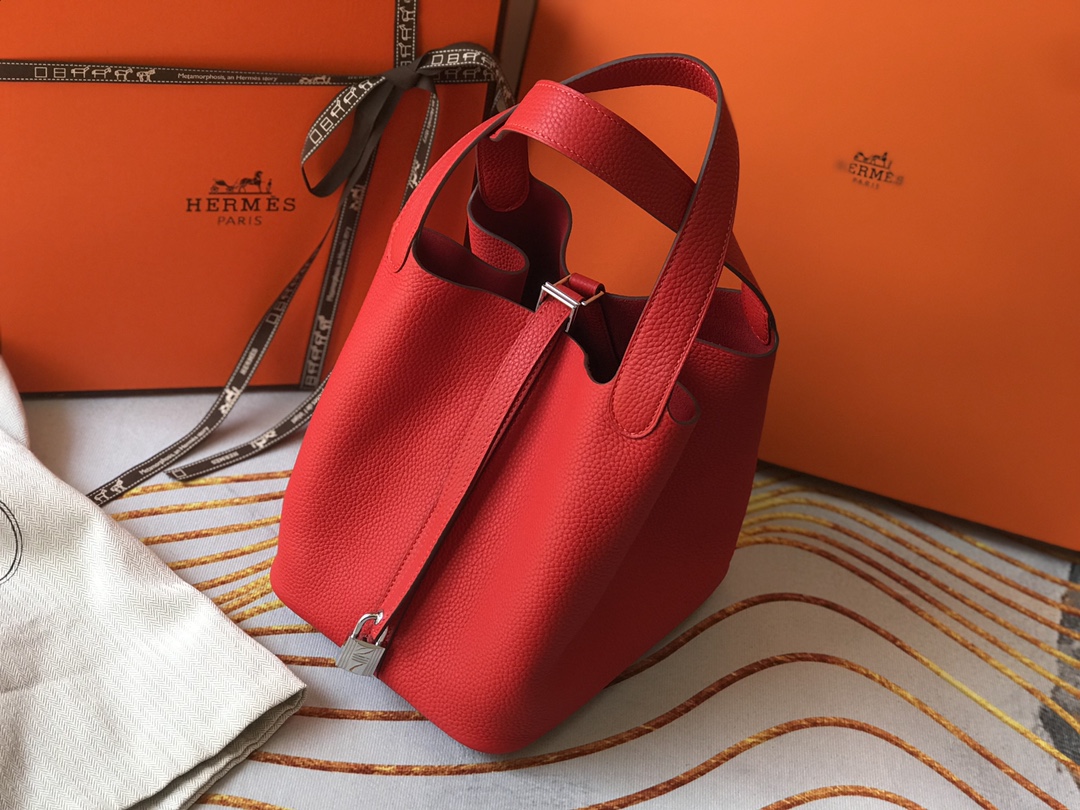 Hermès Luxury Designer Handbag Shoulder Crossbody Bag crafted in premium 2