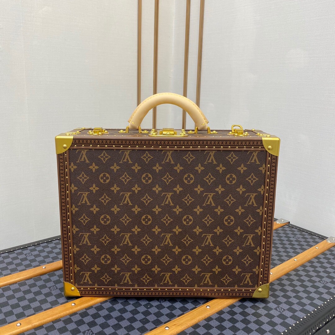 其坚固程度是路易威登传统精湛工艺的标志 8