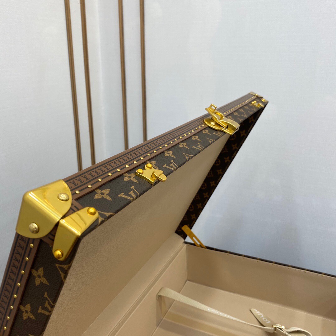 Louis Vuitton "S" lock with key - Comprehensive 8