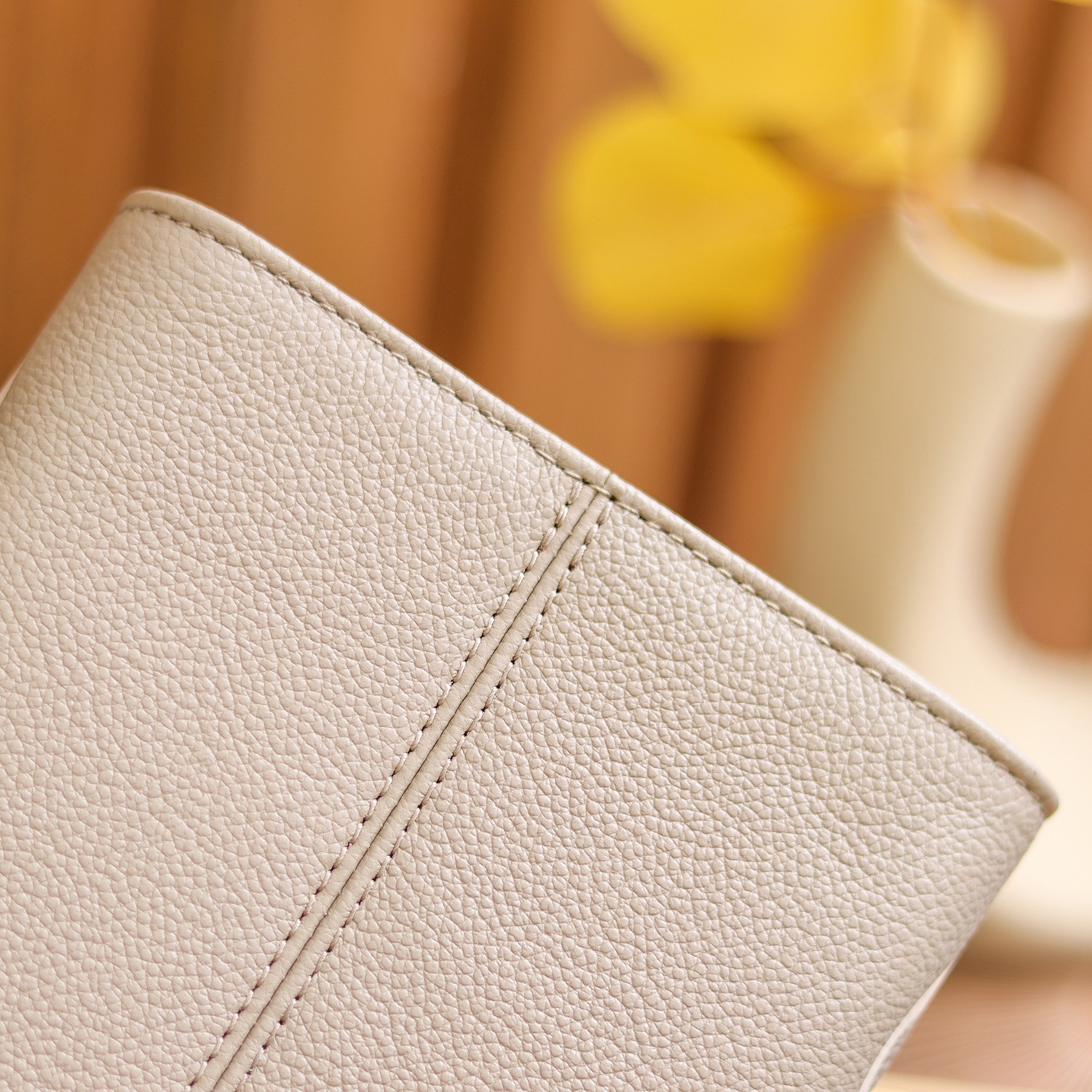 Louis Vuitton LV OnTheGo MM Bag M45494