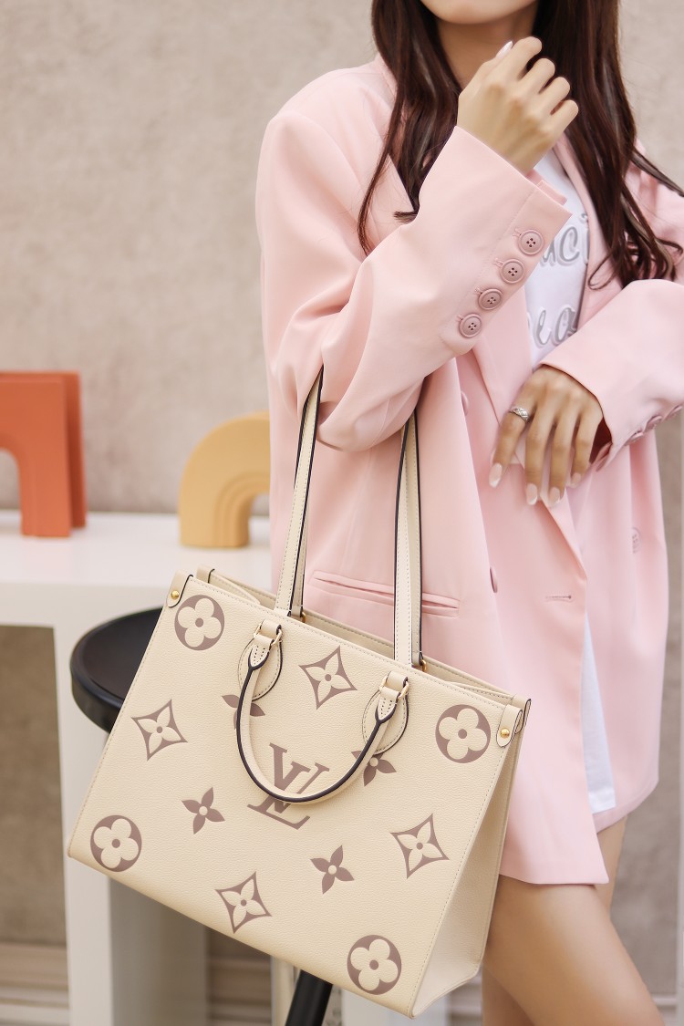 Louis Vuitton LV OnTheGo MM Bag M45495