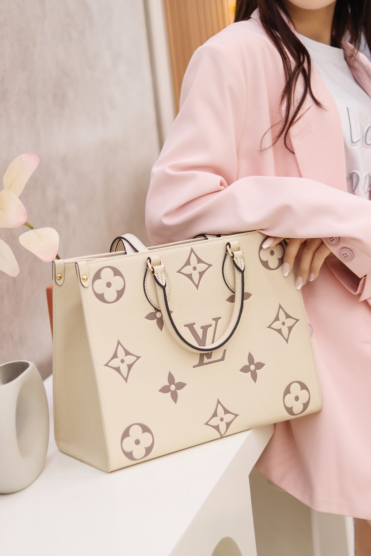 Louis Vuitton LV OnTheGo MM Bag M45495