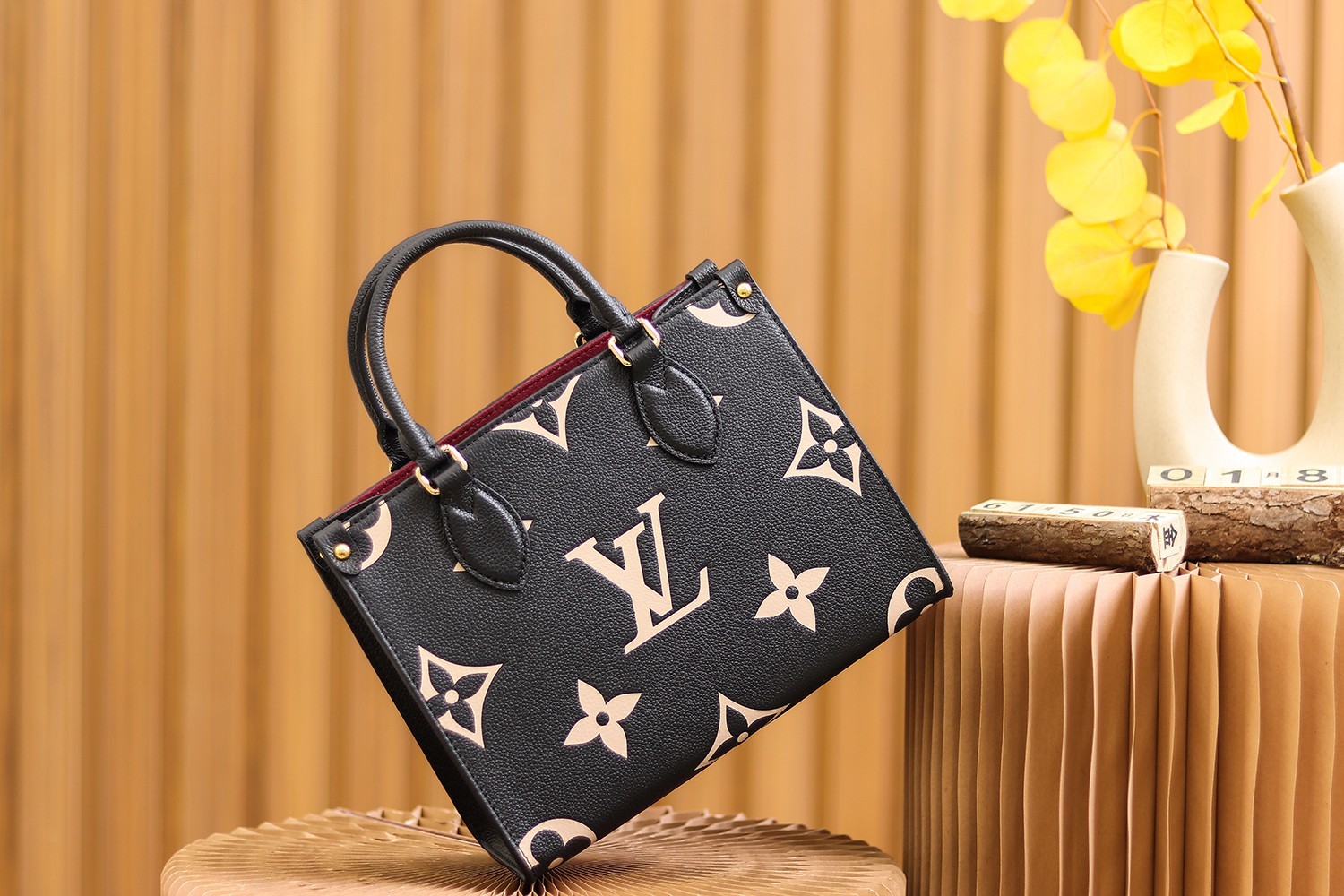 小号M45659正品皮/纯钢五金尺寸25*19*11.5cm全新的给人一种全新的感觉经典的标志性的造型但