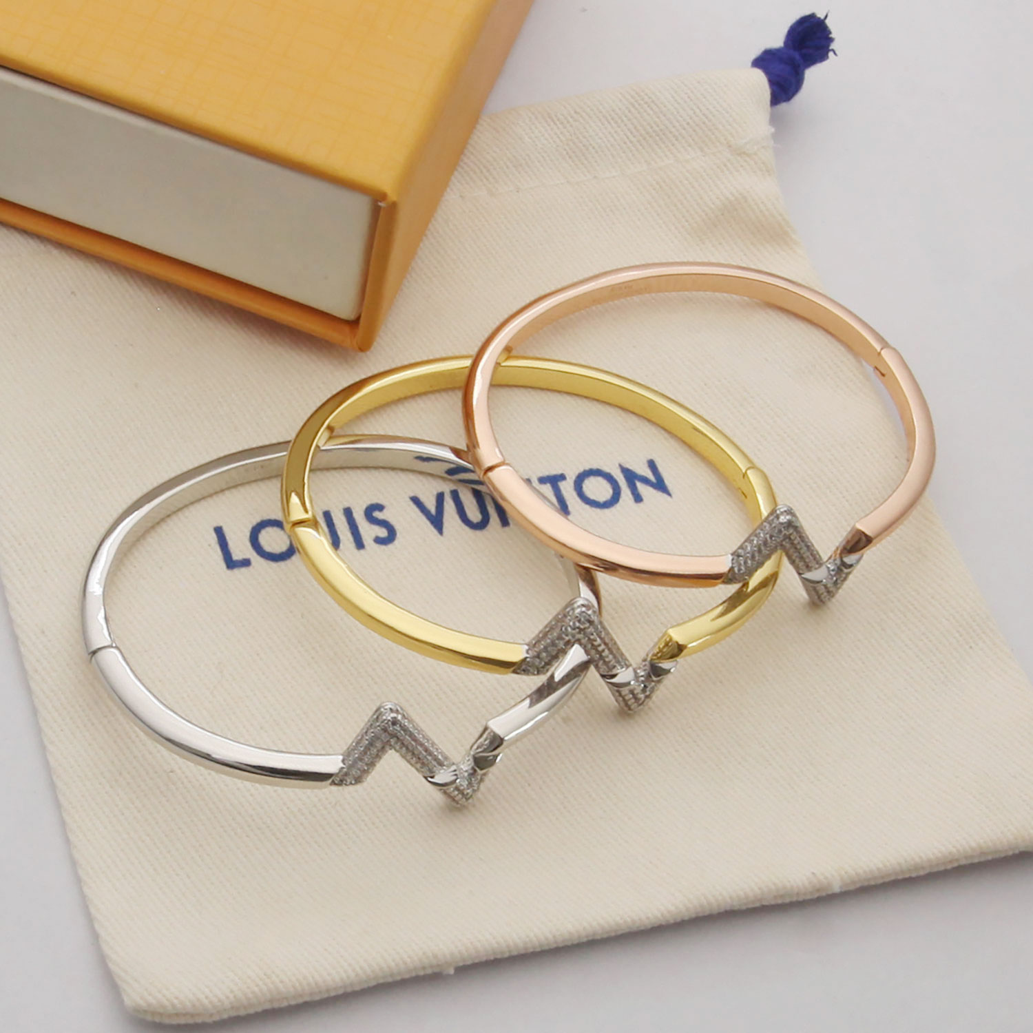 Louis Vuitton Jewelry Bracelet Gold Set With Diamonds