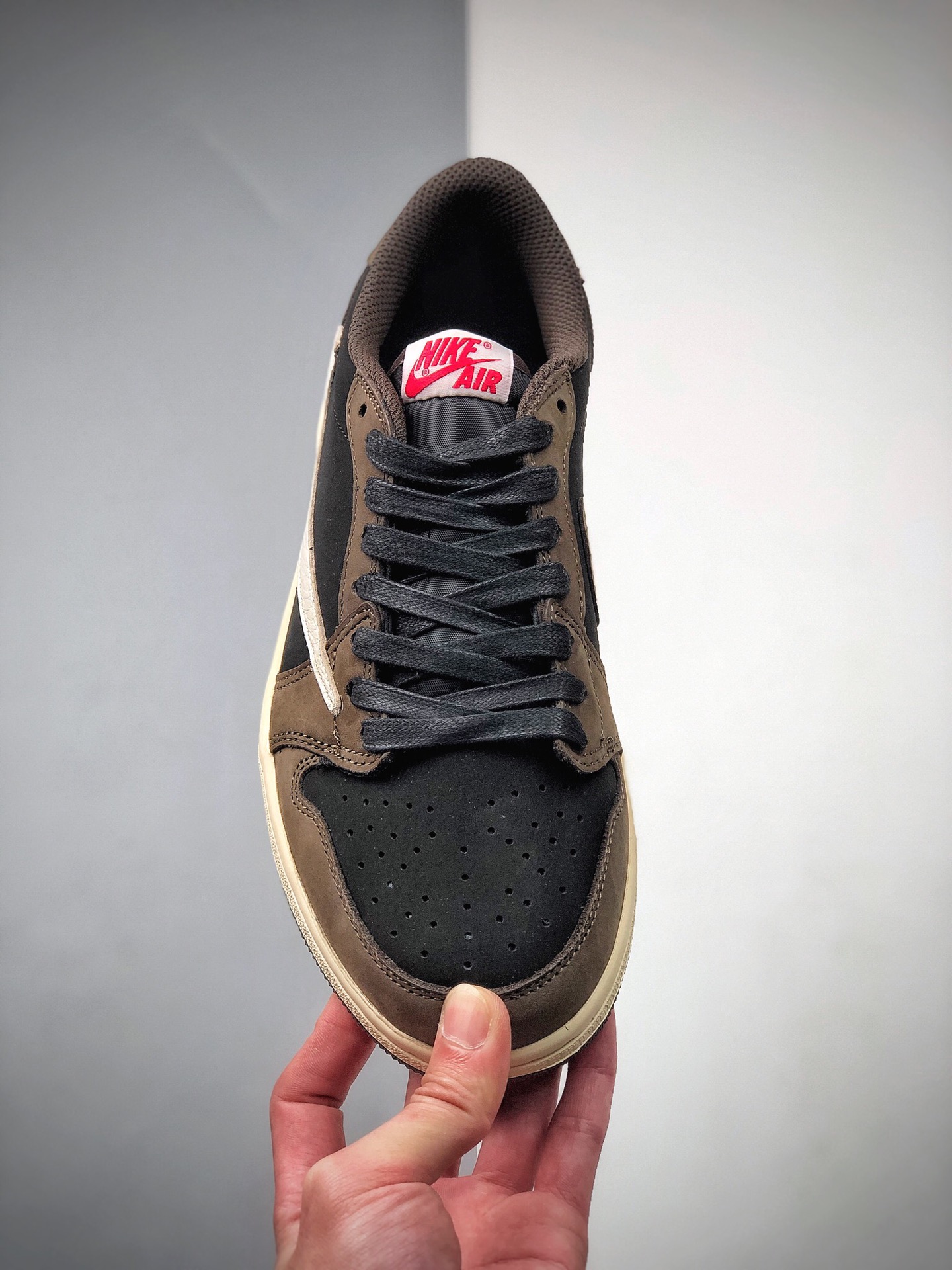 240  Air Jordan 1 Retro High OG 倒勾低帮深棕 CQ4277-001