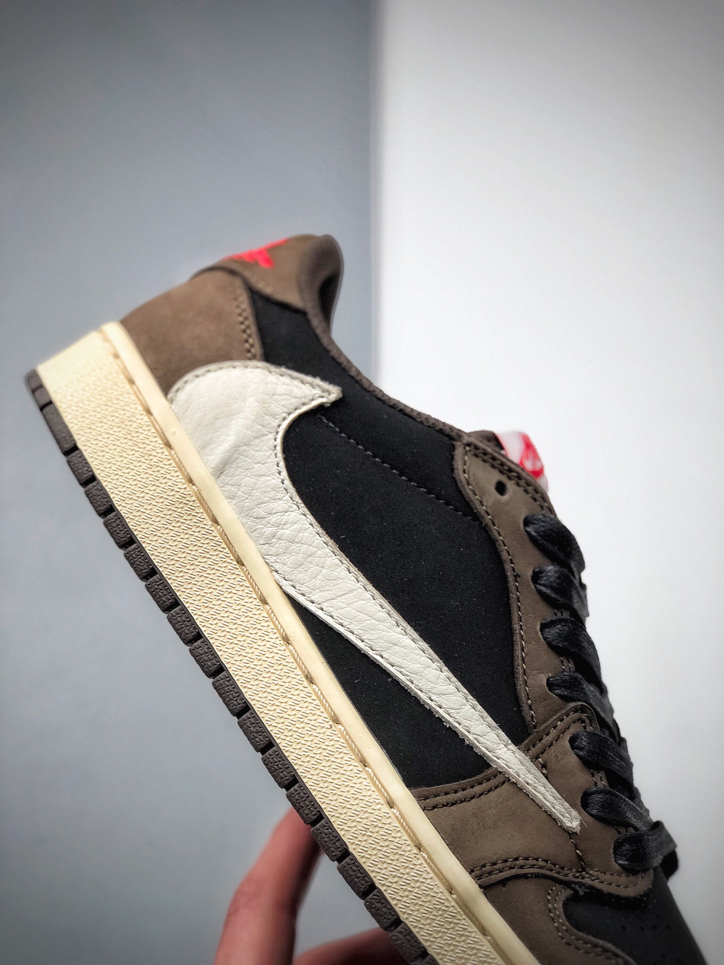 240  Air Jordan 1 Retro High OG 倒勾低帮深棕 CQ4277-001