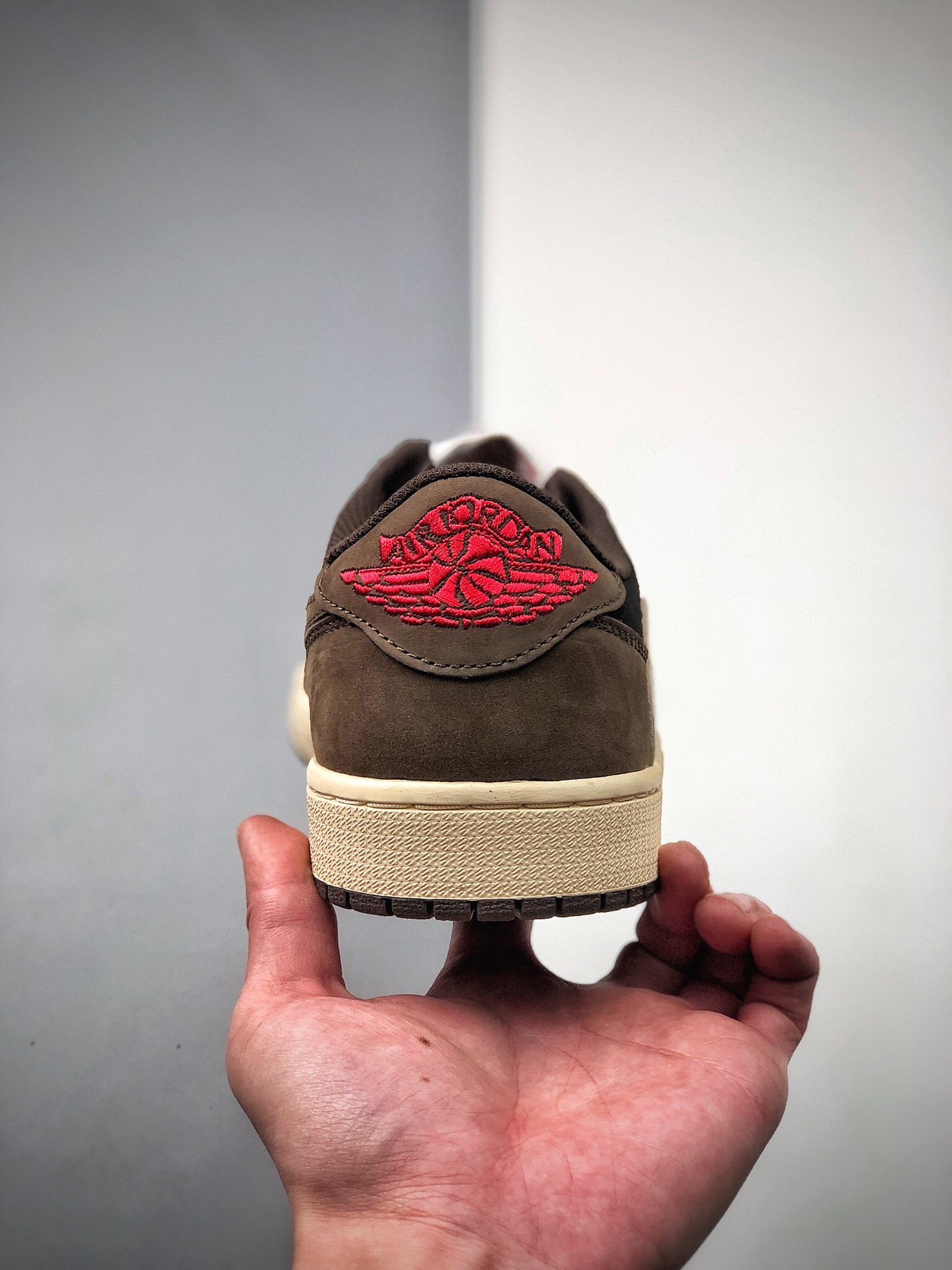 240  Air Jordan 1 Retro High OG 倒勾低帮深棕 CQ4277-001