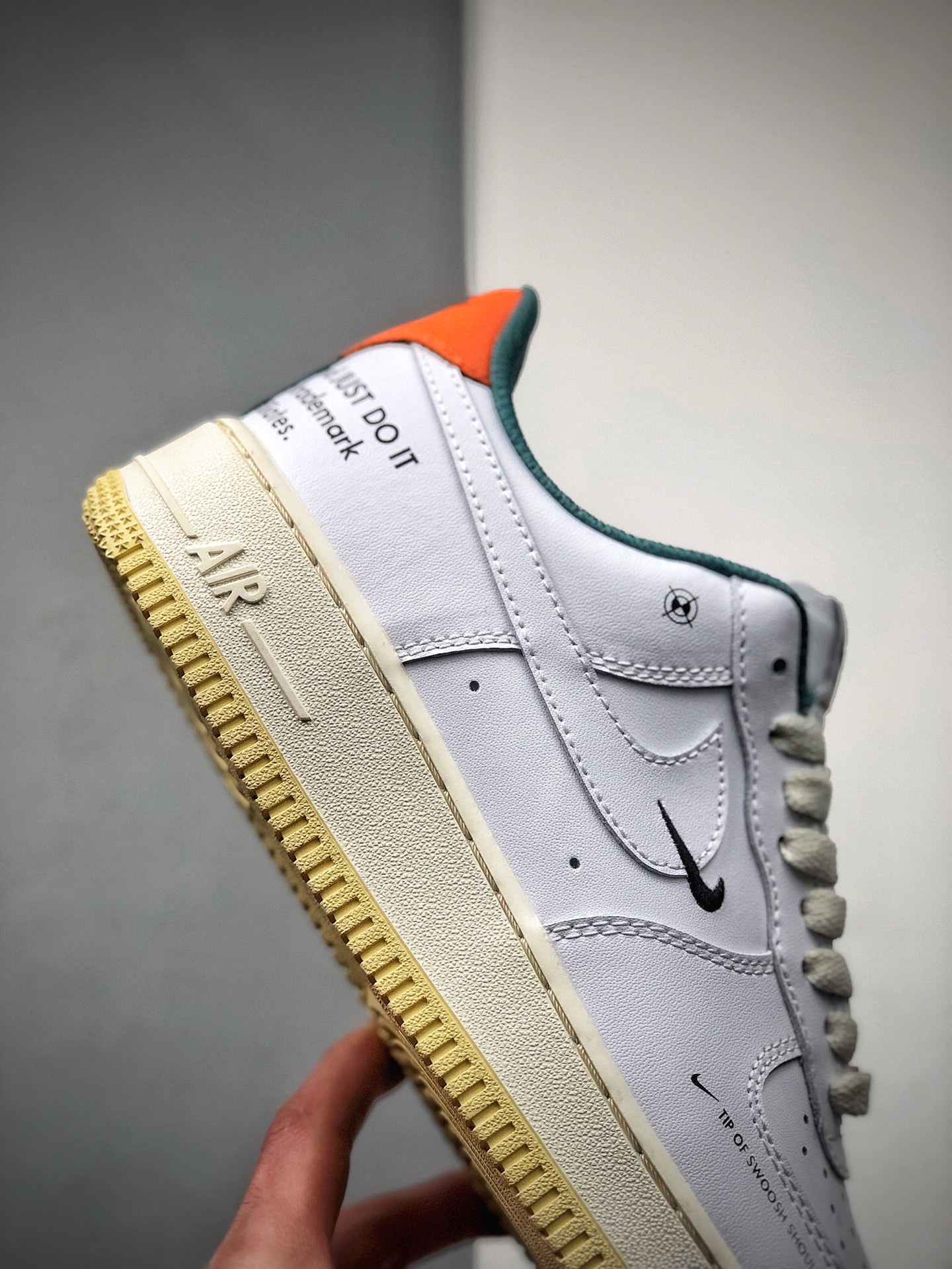 240 NIKE FORCE空军一号运动休闲板鞋 DM0970-111