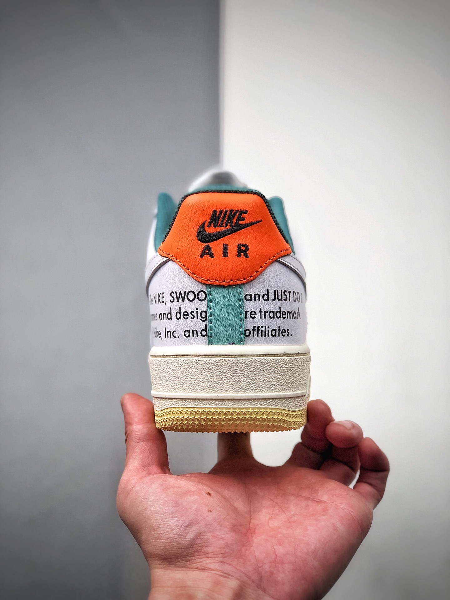 240 NIKE FORCE空军一号运动休闲板鞋 DM0970-111