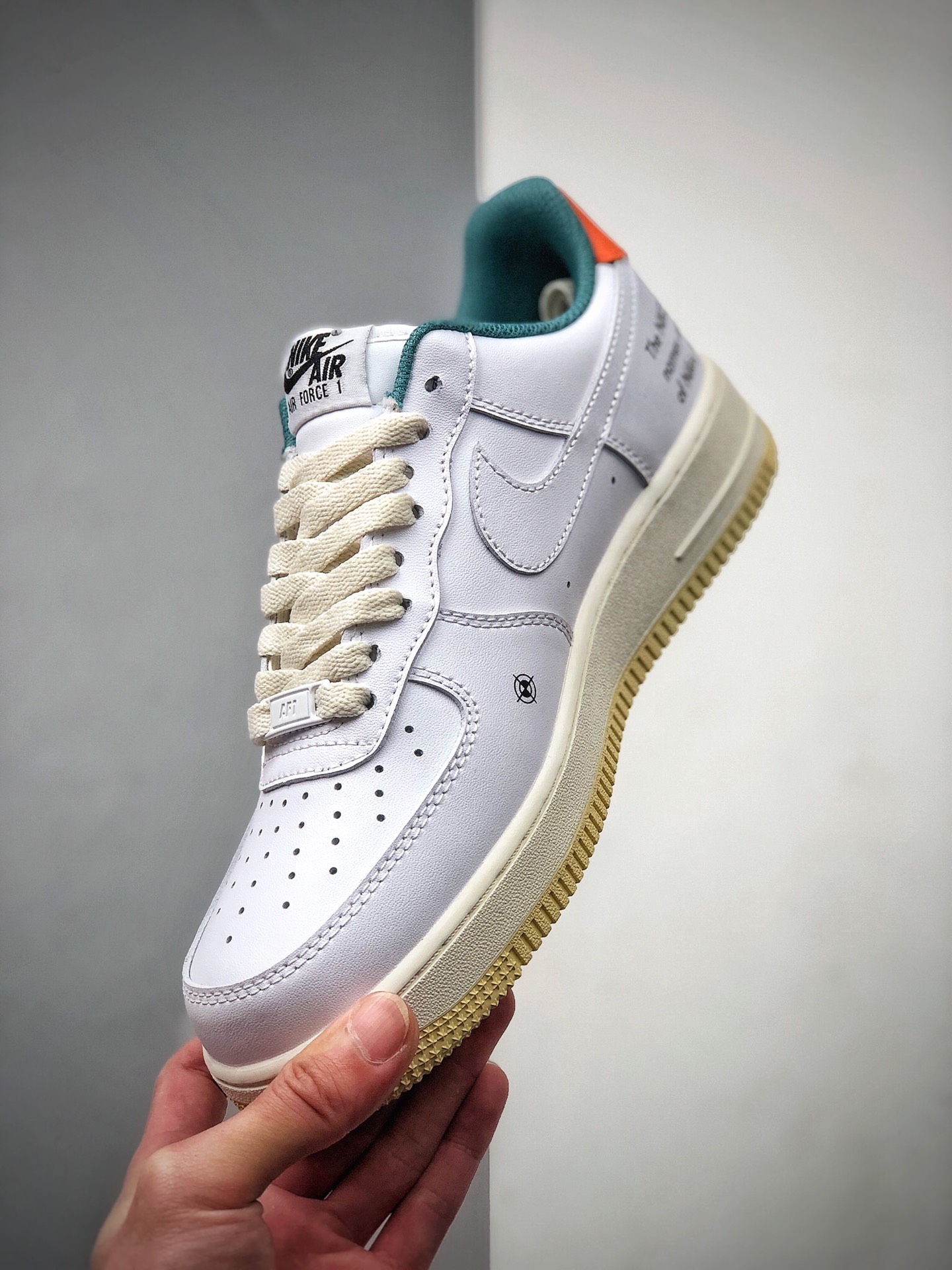 240 NIKE FORCE空军一号运动休闲板鞋 DM0970-111