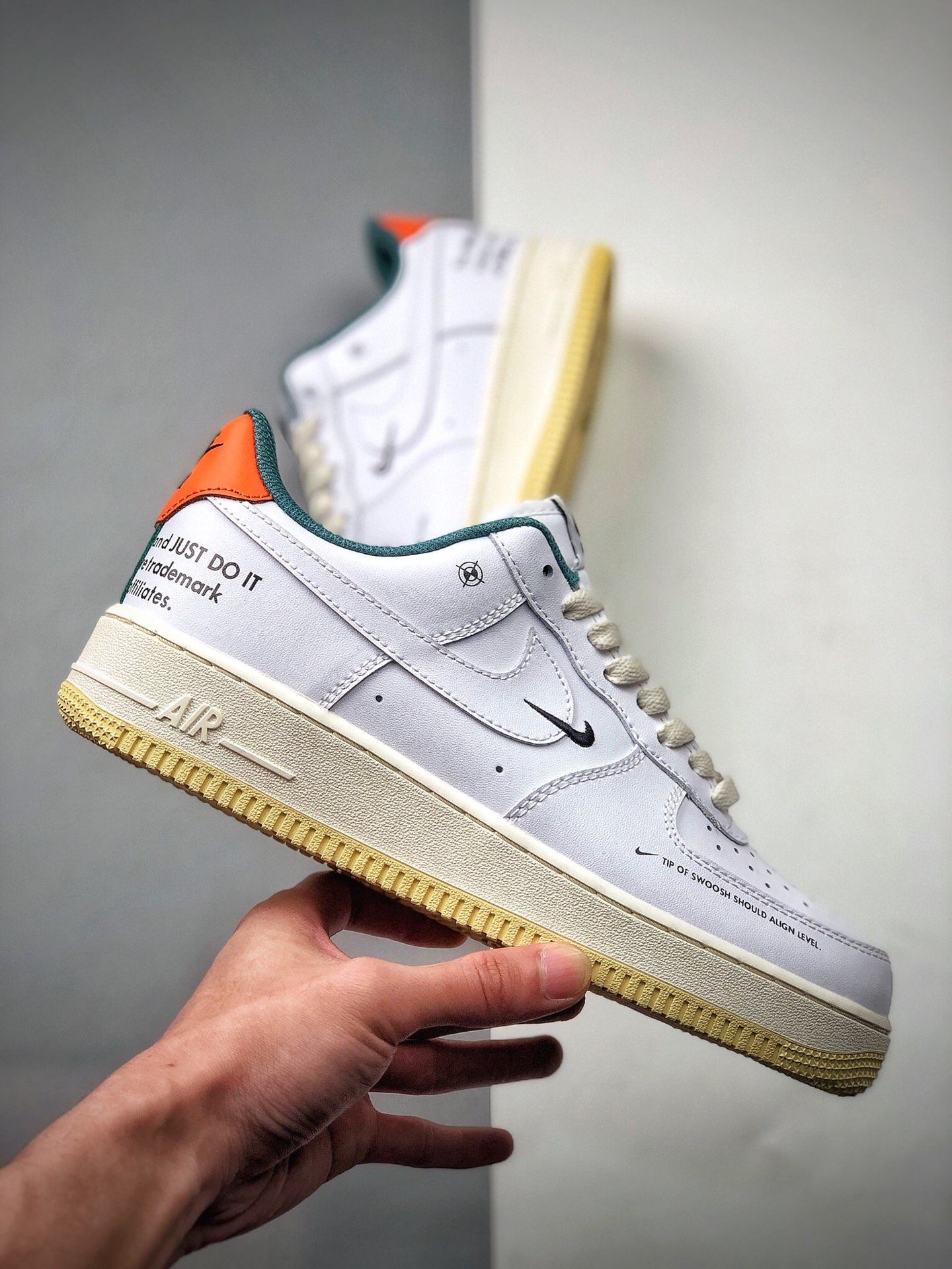 240 NIKE FORCE空军一号运动休闲板鞋 DM0970-111