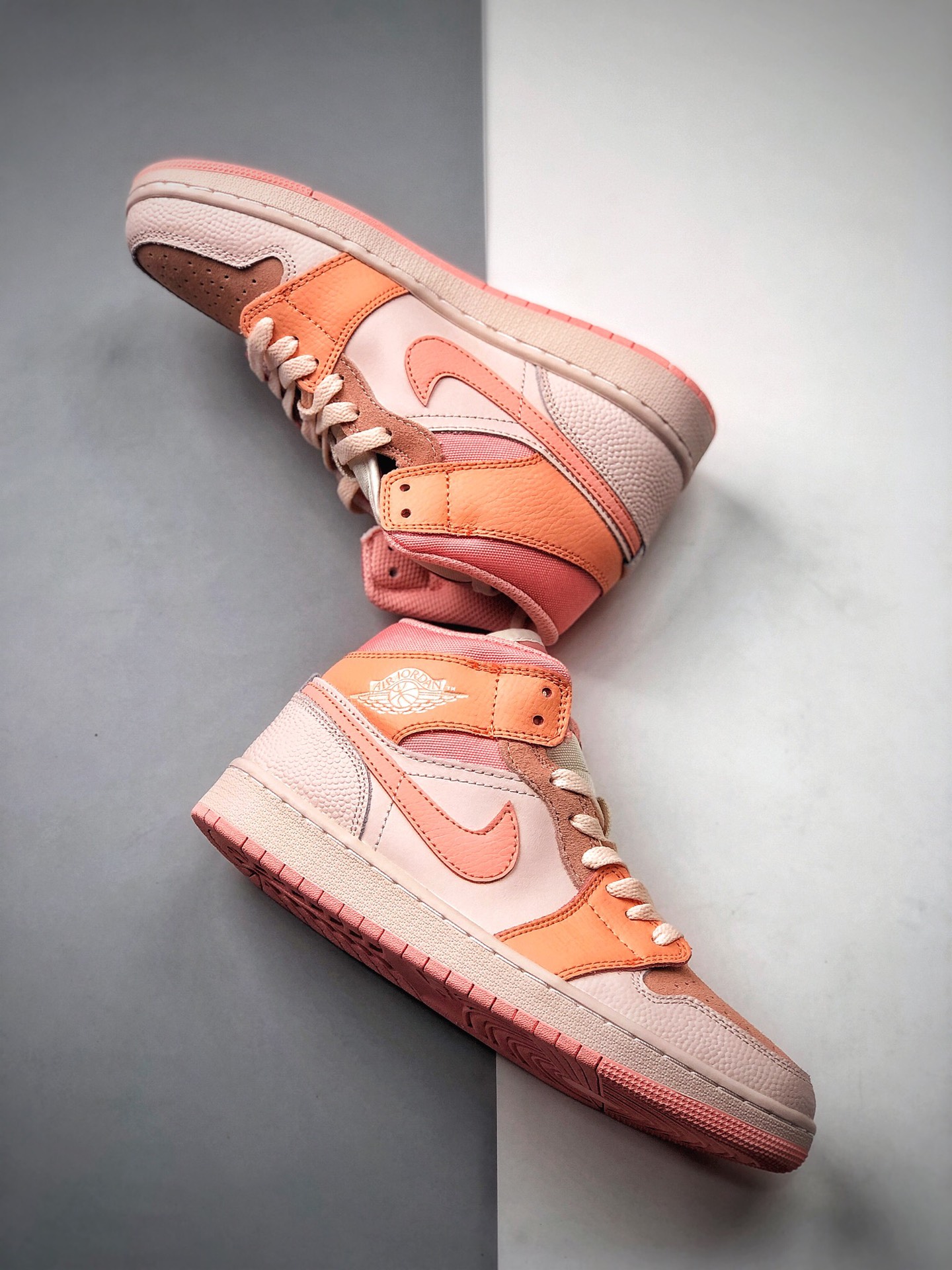 240 Air Jordan 1 Mid SE  AJ1/乔1 中帮百搭休闲运动板鞋DH4270-800