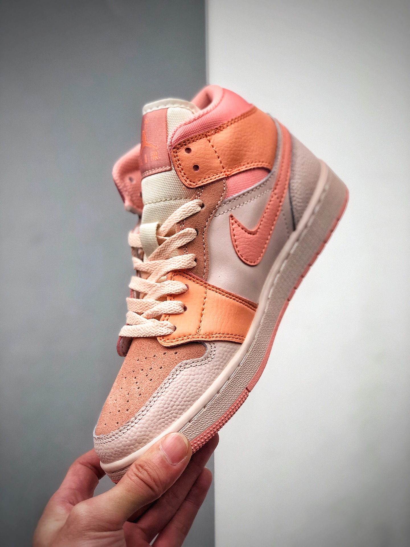 240 Air Jordan 1 Mid SE  AJ1/乔1 中帮百搭休闲运动板鞋DH4270-800