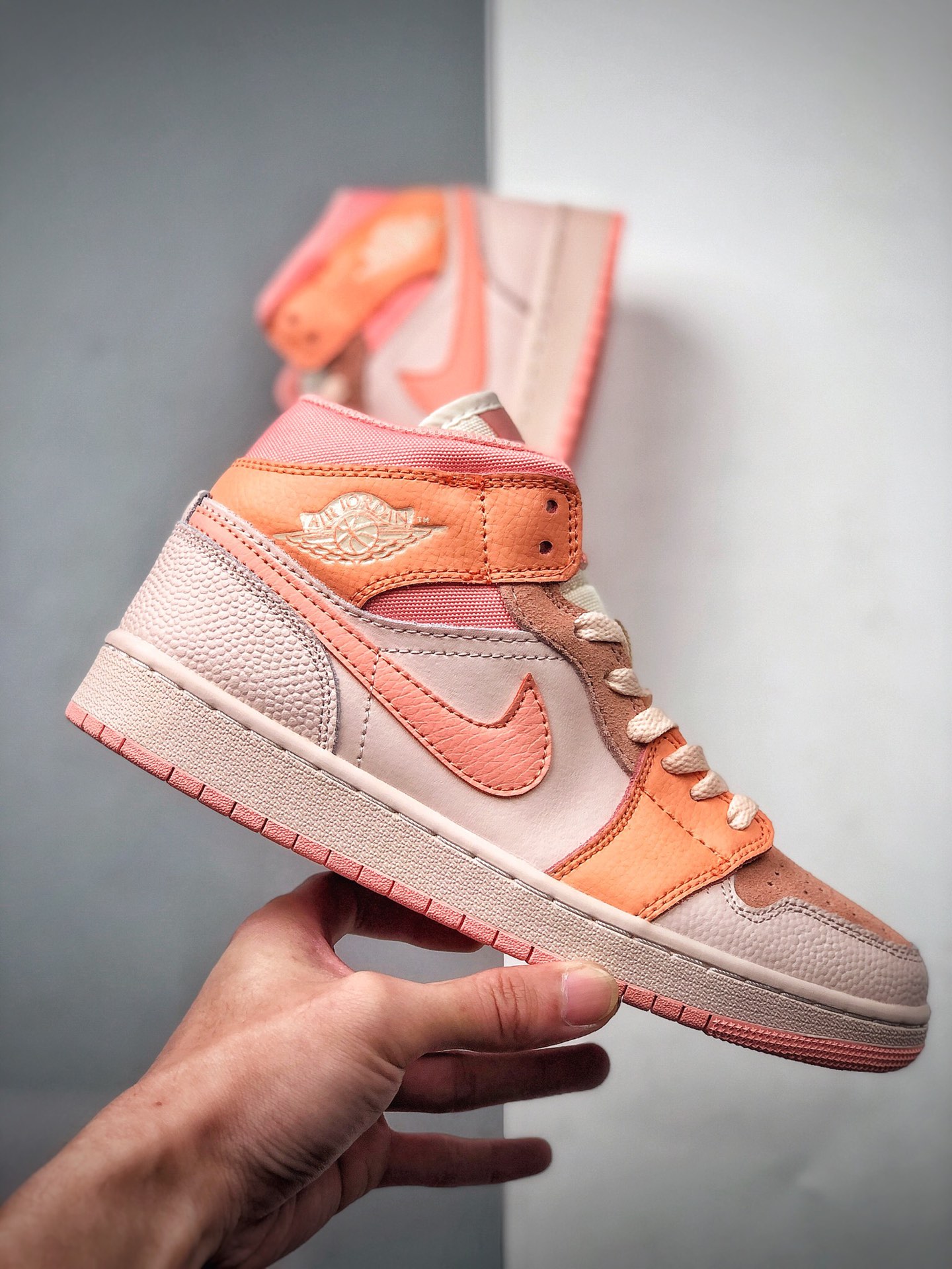 240 Air Jordan 1 Mid SE  AJ1/乔1 中帮百搭休闲运动板鞋DH4270-800