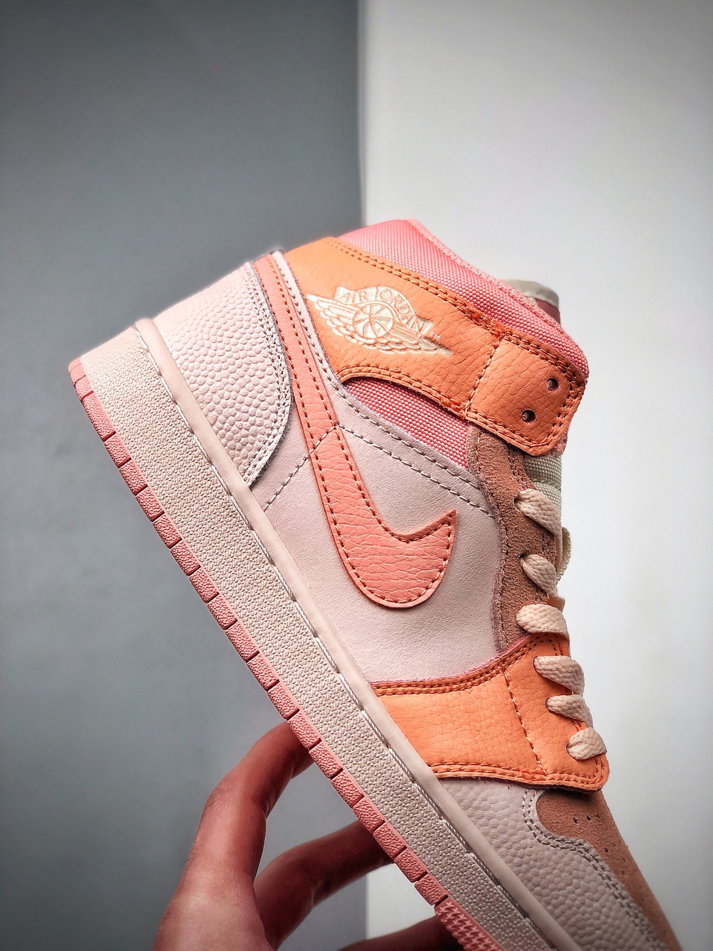240 Air Jordan 1 Mid SE  AJ1/乔1 中帮百搭休闲运动板鞋DH4270-800