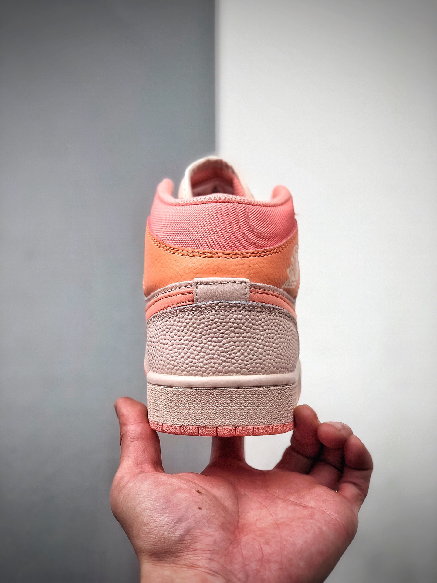 240 Air Jordan 1 Mid SE  AJ1/乔1 中帮百搭休闲运动板鞋DH4270-800