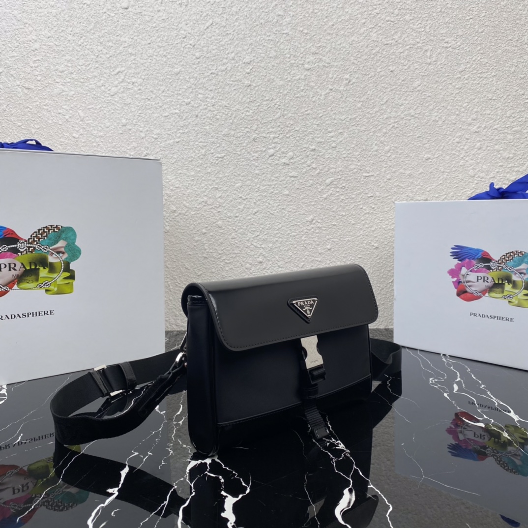 プラダ リナイロン ポストマン ショルダー 男女兼用 エコ素材