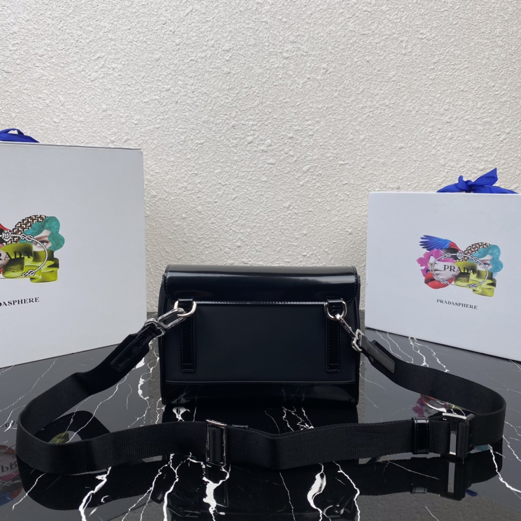 プラダ リナイロン ポストマン ショルダー 男女兼用 エコ素材