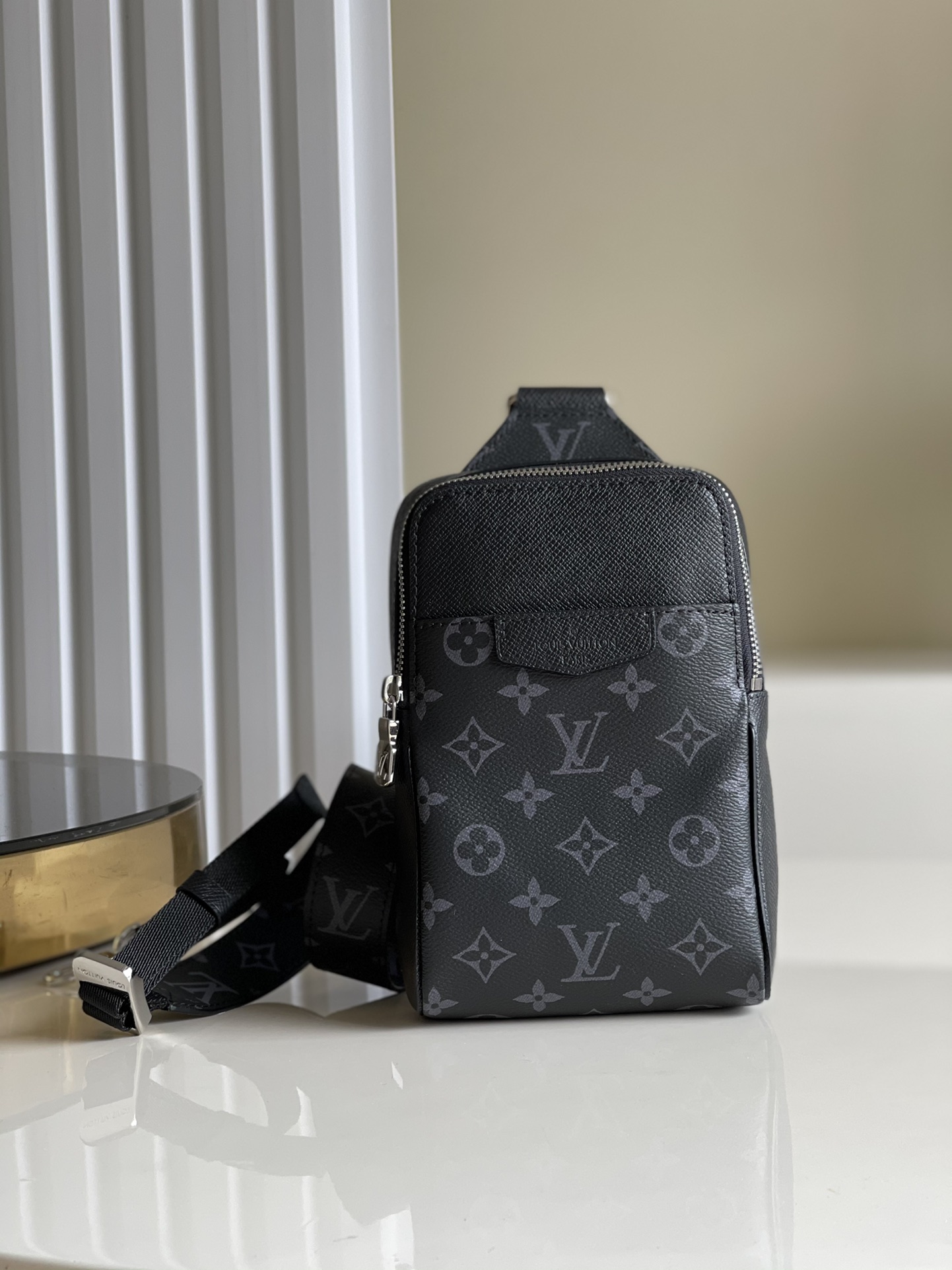 Louis Vuitton LV Outdoor Slingbag K45 单肩包