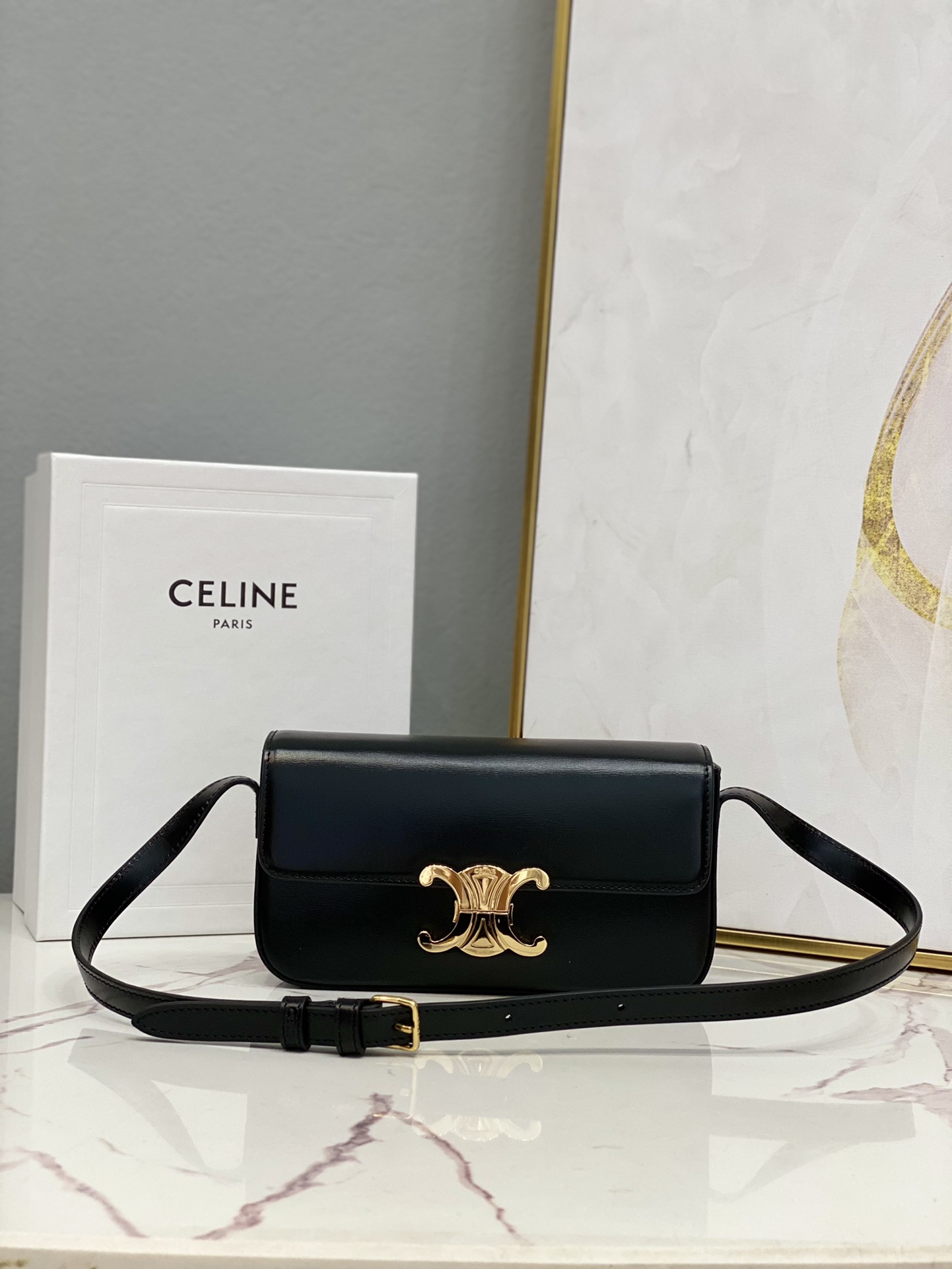 NO:183346,Genuine grade Original leather version TRIOMPHE glossy cowhide shoulder bag Black cowhide, sheepskin lining Shoulder/portable TRIOMPHE metal texture lock Size: 20104CM Model: 194143#, Celine, celine, backpacks, cowhide, sheepskin19860909正品级 原厂皮版本  TRIOMPHE 亮面牛皮革肩背包 黑色 牛皮革,羊皮革衬里 肩背/手提 TRIOMPHE 金属质感锁扣 尺寸:20104CM  型号:194143#,赛琳,celine,backpacks,cowhide,sheepskin,Bag